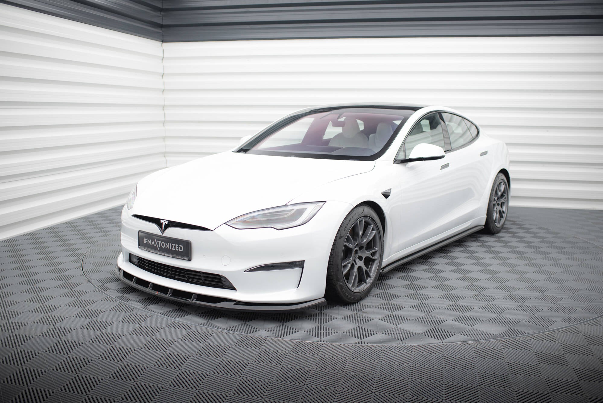 Maxton Design Street+ Spoilerlippe Front Ansatz V.3 passend für Tesla Model S Plaid Mk1 Facelift schwarz Hochglanz