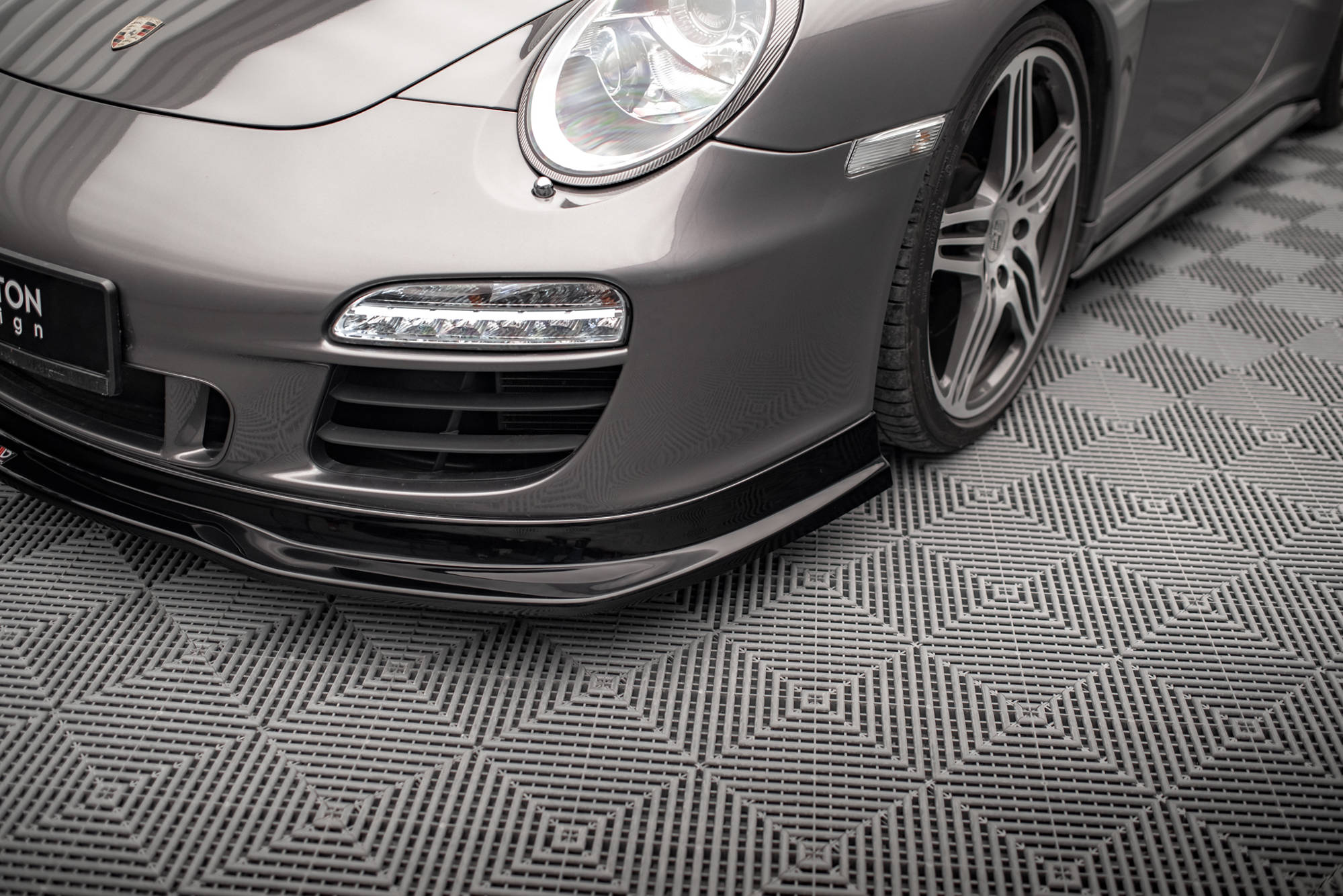 Maxton Design Street+ Spoilerlippe Front Ansatz V.1 passend für Porsche 911 Carrera GTS 997 Facelift schwarz Hochglanz