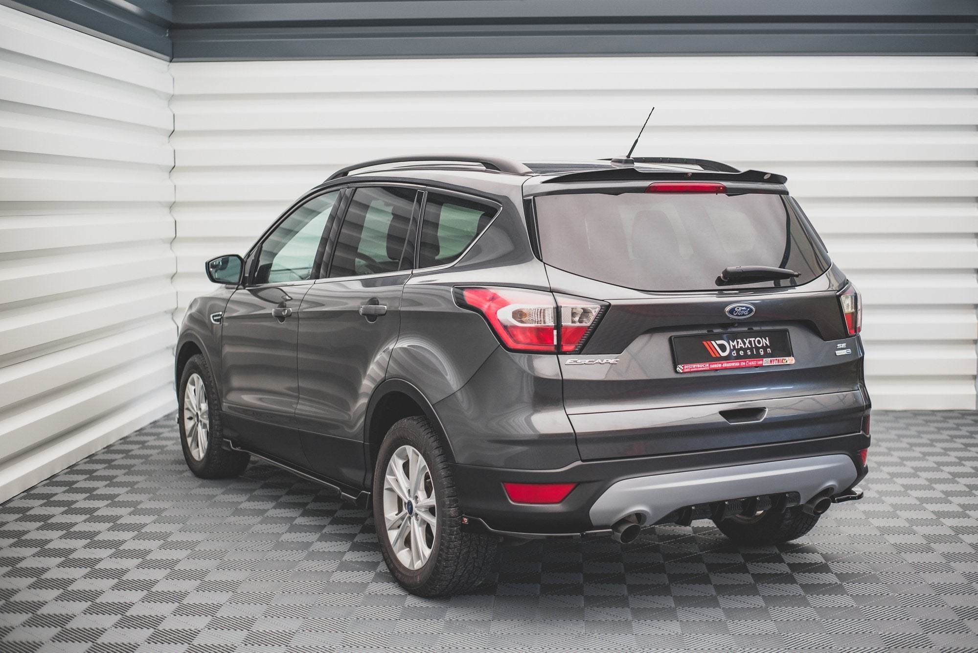 Maxton Design Spoiler CAP passend für Ford Escape Mk3 schwarz Hochglanz