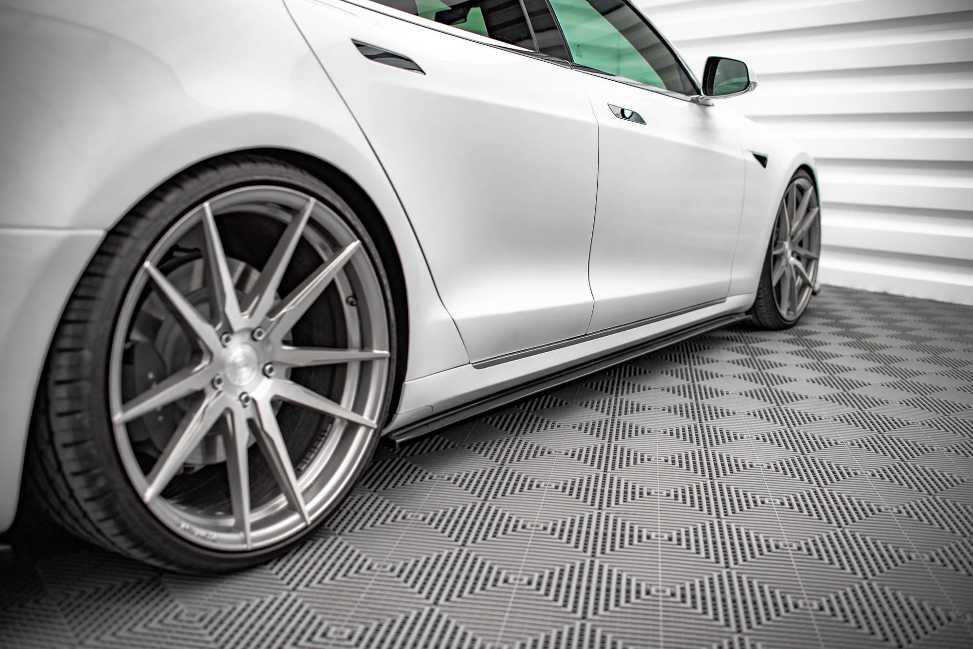 Maxton Design Street+ Seitenschweller Leisten passend für Tesla Model S Facelift schwarz Hochglanz