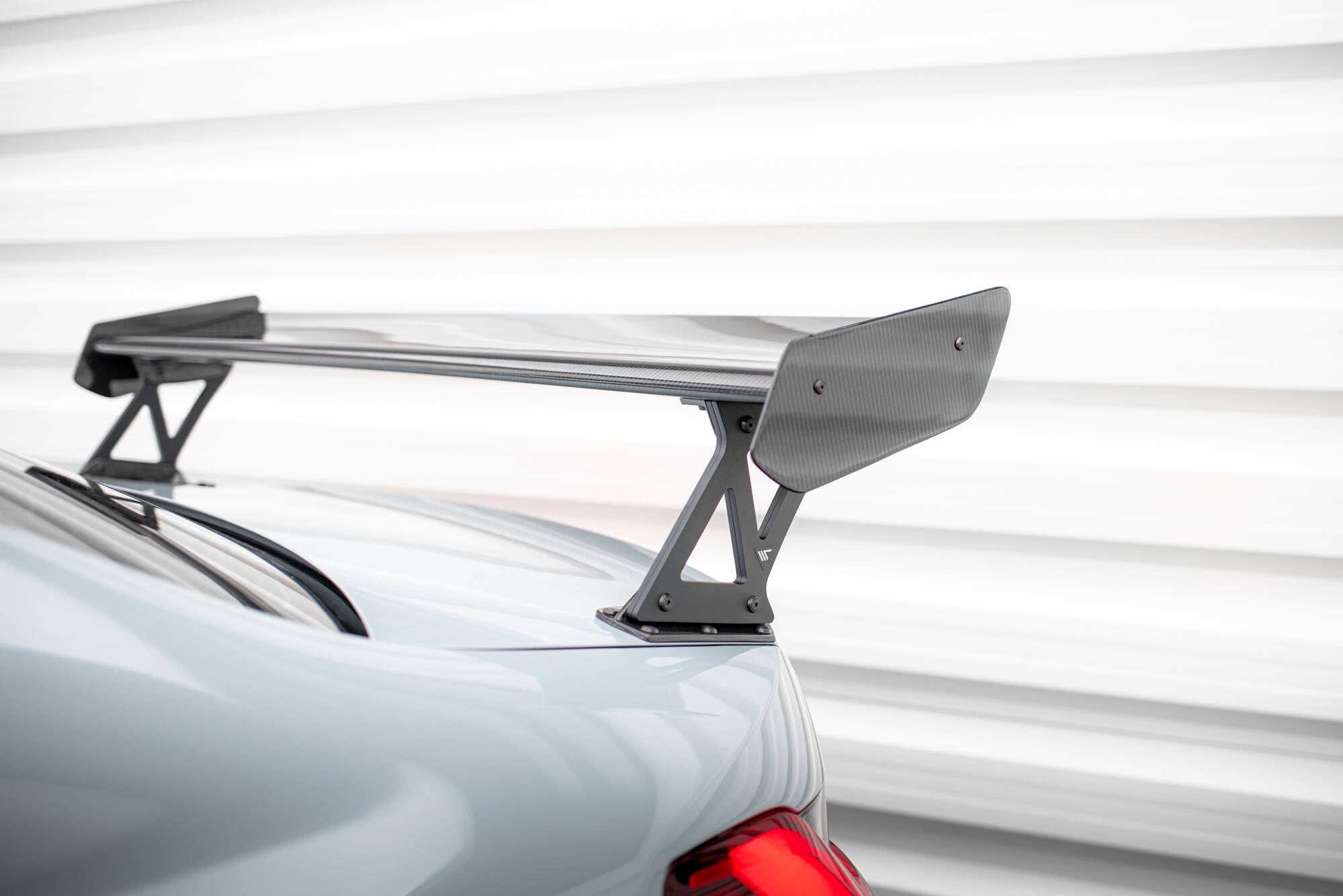 Maxton Design Carbon Spoiler With External Brackets Uprights + LED BMW M3 G80 / M340i G20 / 3 M-Paket G20 / 3 Standard G20 für BMW 3er G20