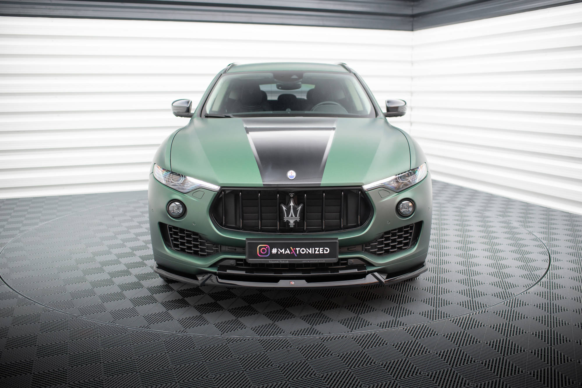 Maxton Design Street+ Spoilerlippe Front Ansatz V.1 passend für Maserati Levante Mk1 schwarz Hochglanz