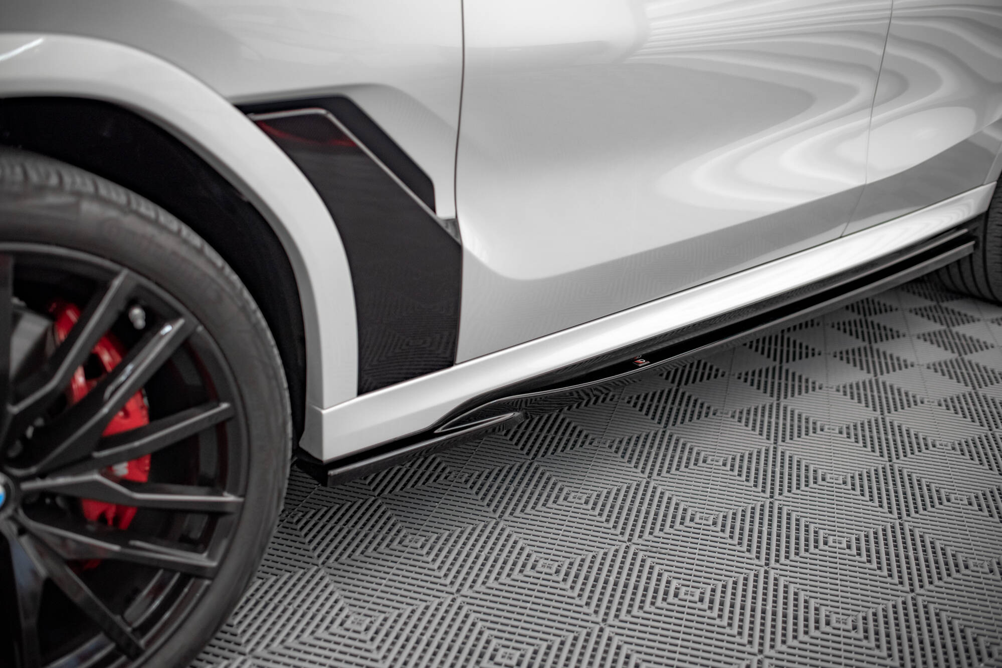Maxton Design Street+ Seitenschweller Leisten passend für V.1 passend für BMW X6 M F96 / X6 M-Paket G06 schwarz Hochglanz