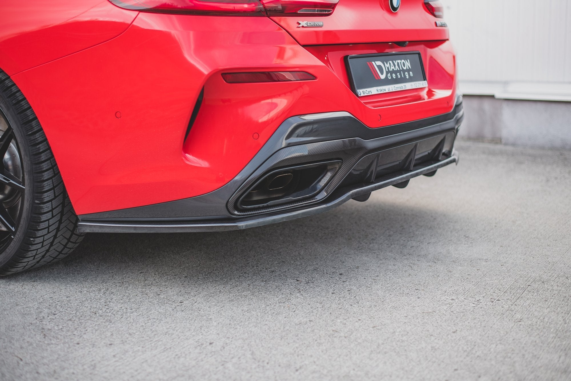 Maxton Design Street+ Mittlerer Diffusor RACE passend für BMW 8 Coupe M-Paket G15 schwarz Hochglanz