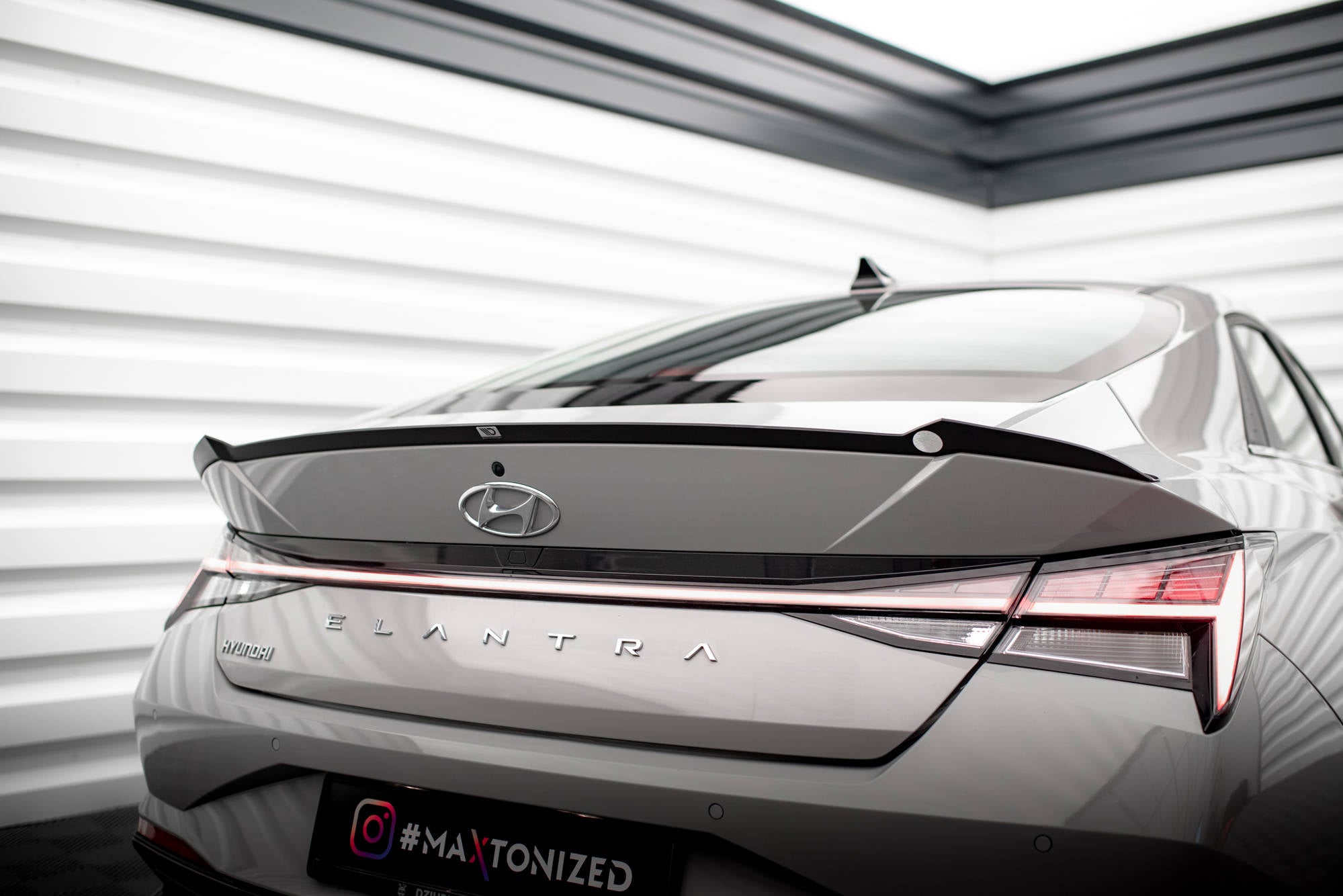 Maxton Design Spoiler CAP passend für Hyundai Elantra Mk7 schwarz Hochglanz