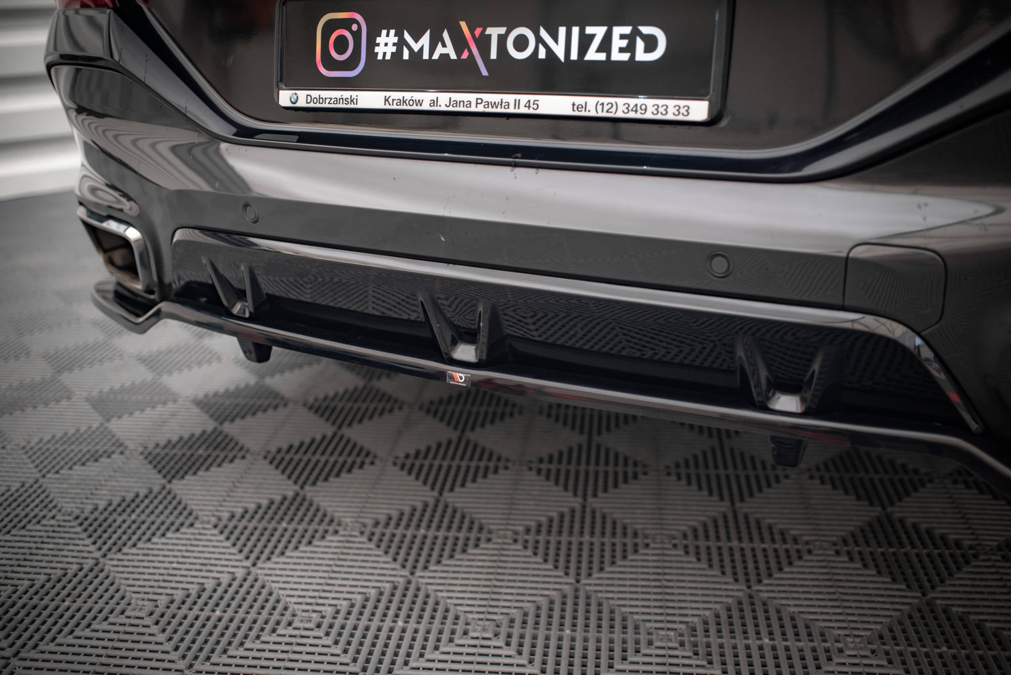 Maxton Design Street+ Mittlerer Diffusor RACE passend für V.3 BMW X6 M-Paket G06 schwarz Hochglanz