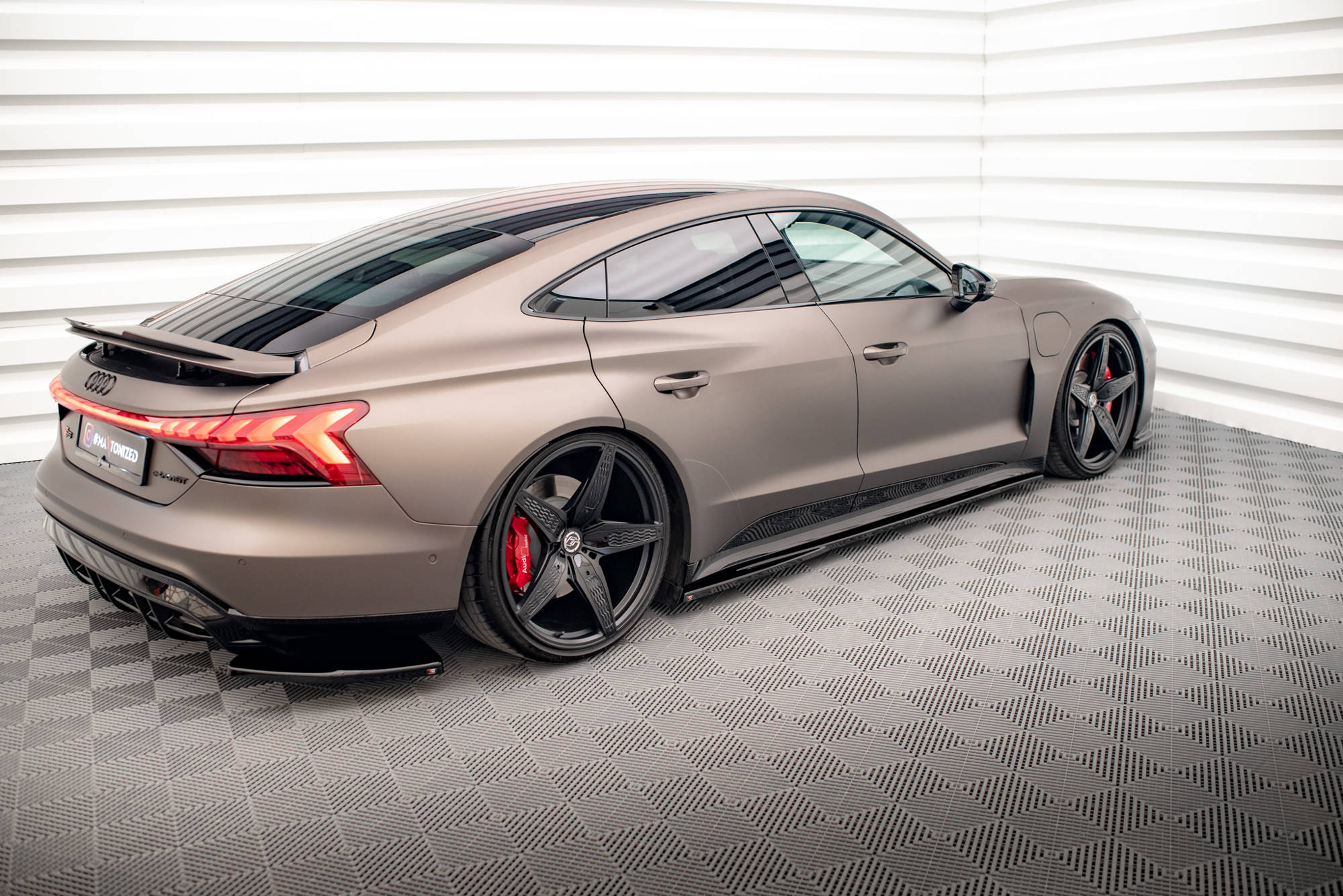 Maxton Design Street+ Seitenschweller Leisten passend für V.1 passend für Audi e-Tron GT / RS GT Mk1 schwarz Hochglanz