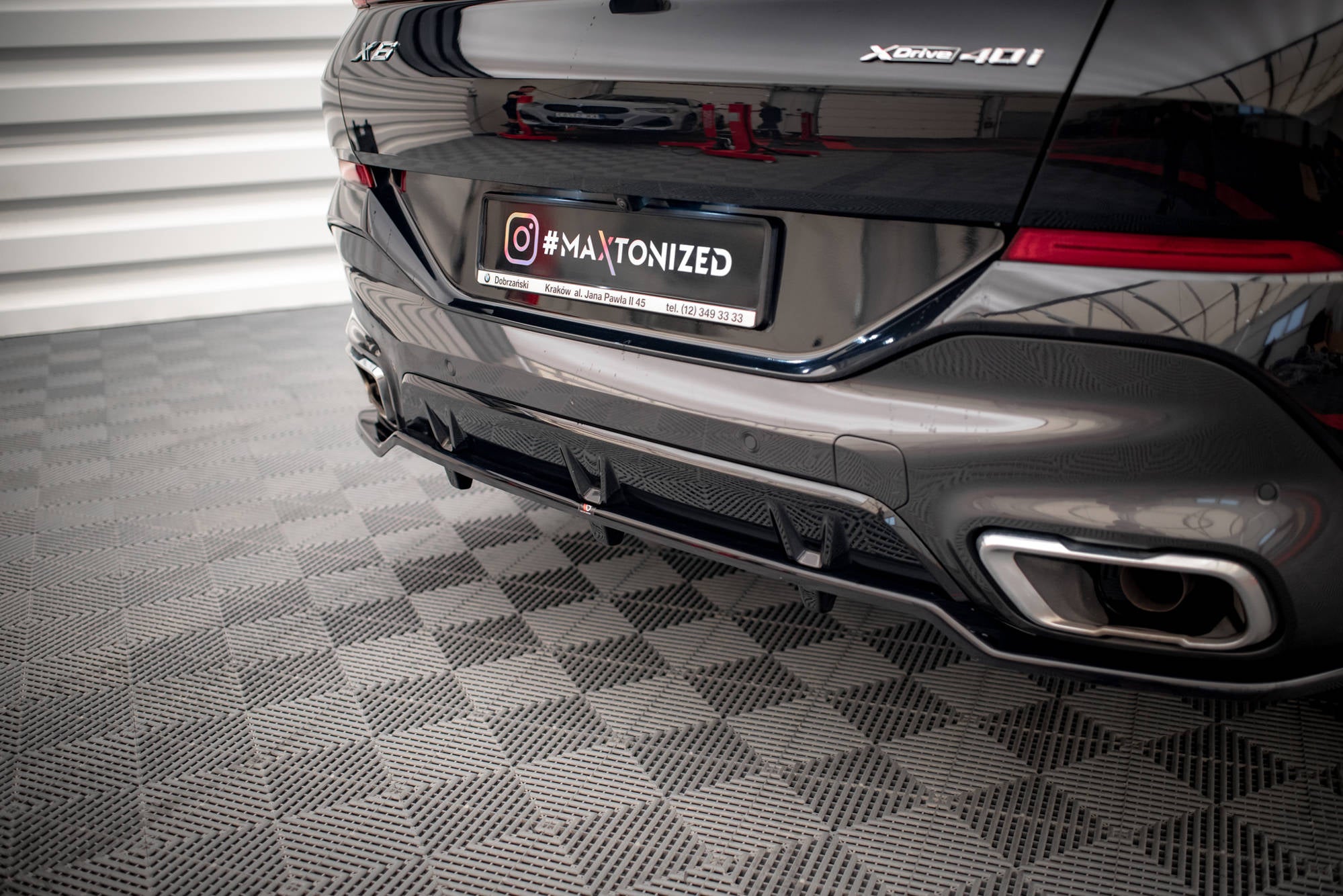 Maxton Design Street+ Mittlerer Diffusor RACE V.2 passend für BMW X6 M-Paket G06 schwarz Hochglanz