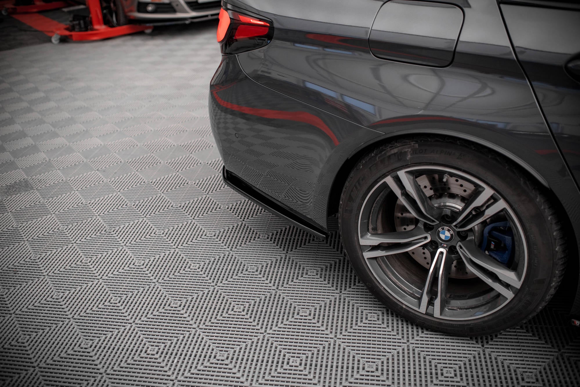 Maxton Design Heck Ansatz Flaps Diffusor V.1 passend für BMW M5 F90 Facelift schwarz Hochglanz