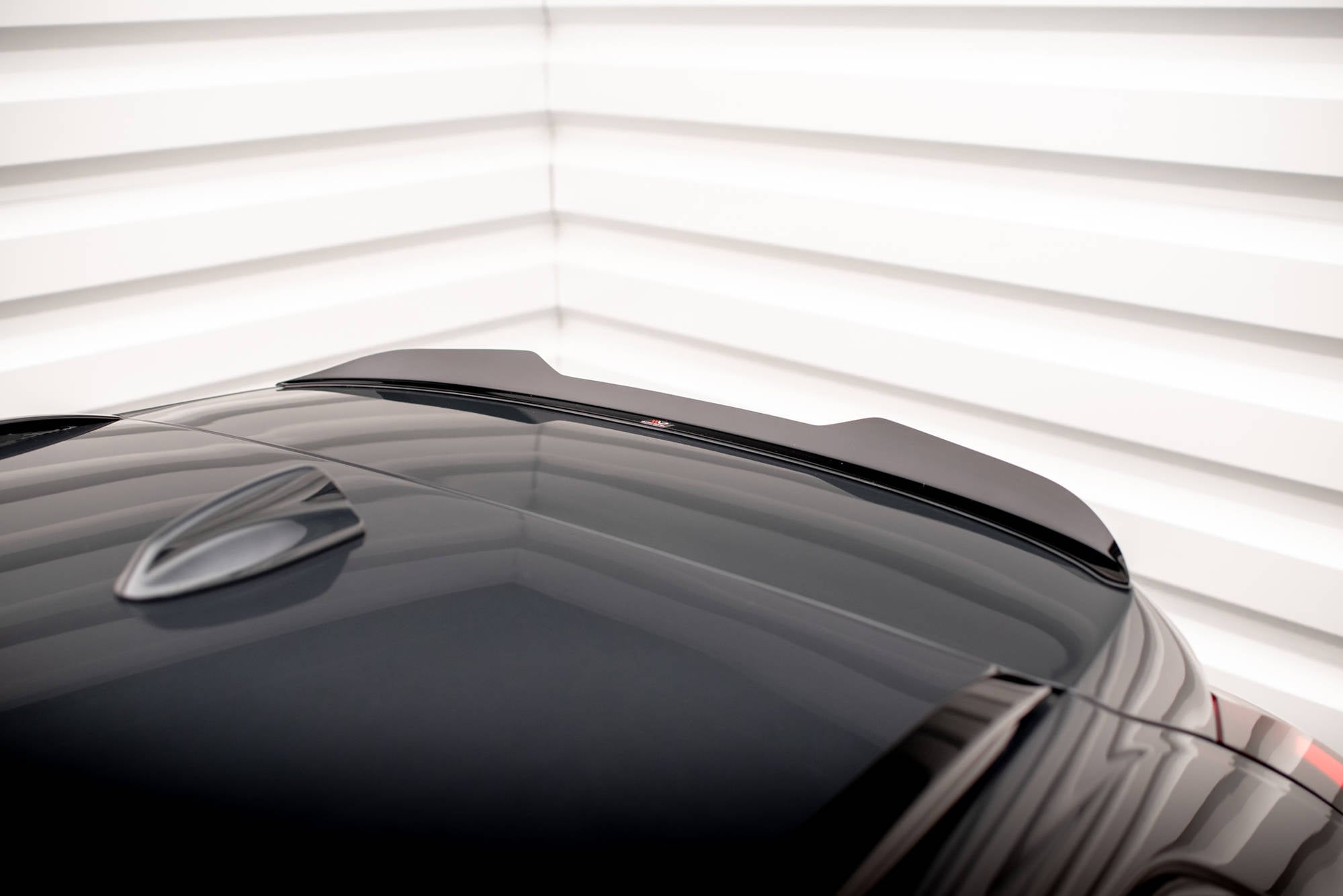 Maxton Design Spoiler CAP passend für Volvo V90 R-Design Mk2 schwarz Hochglanz