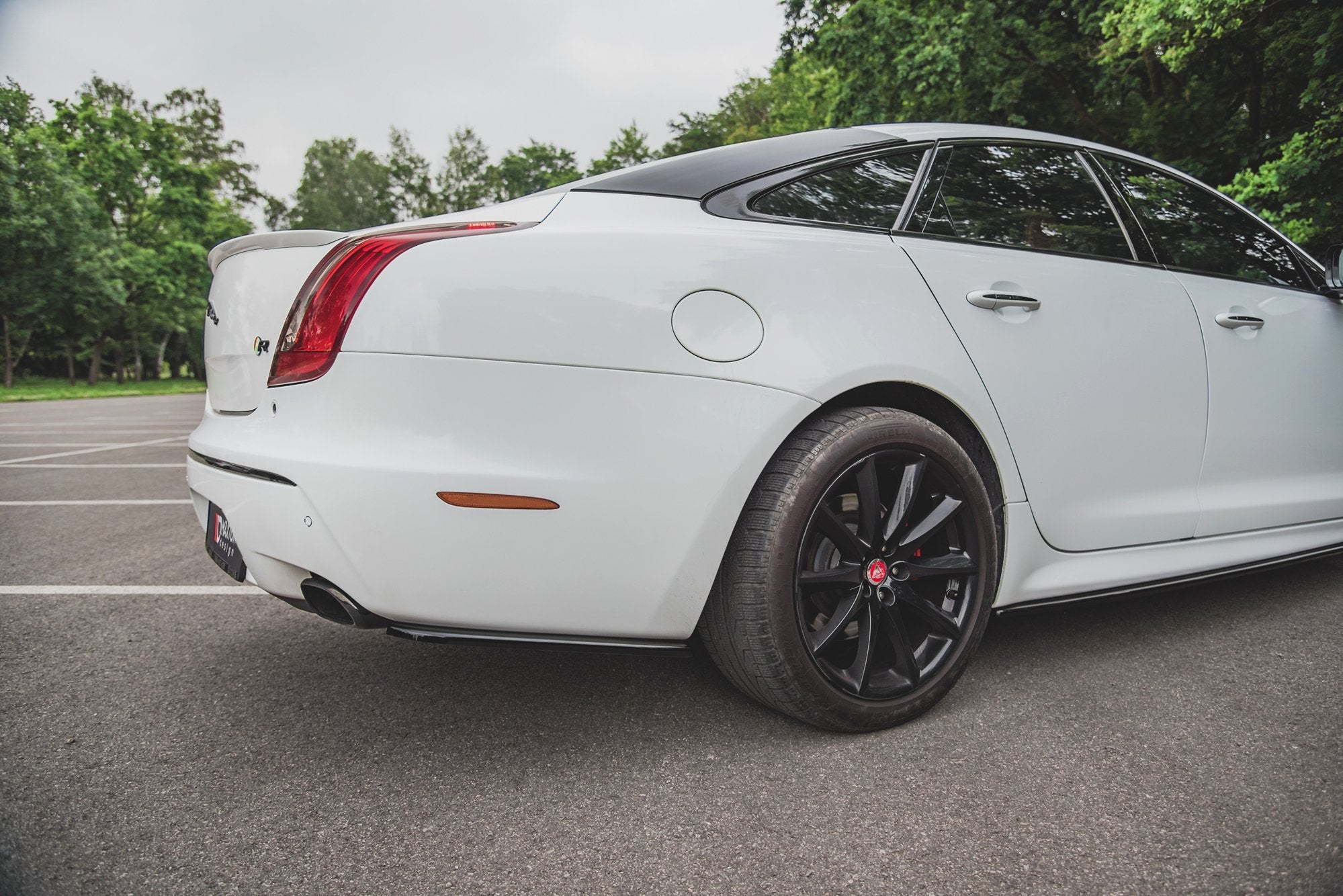 Maxton Design Heck Ansatz Flaps Diffusor passend für Jaguar XJ R-Sport X351 Facelift schwarz Hochglanz