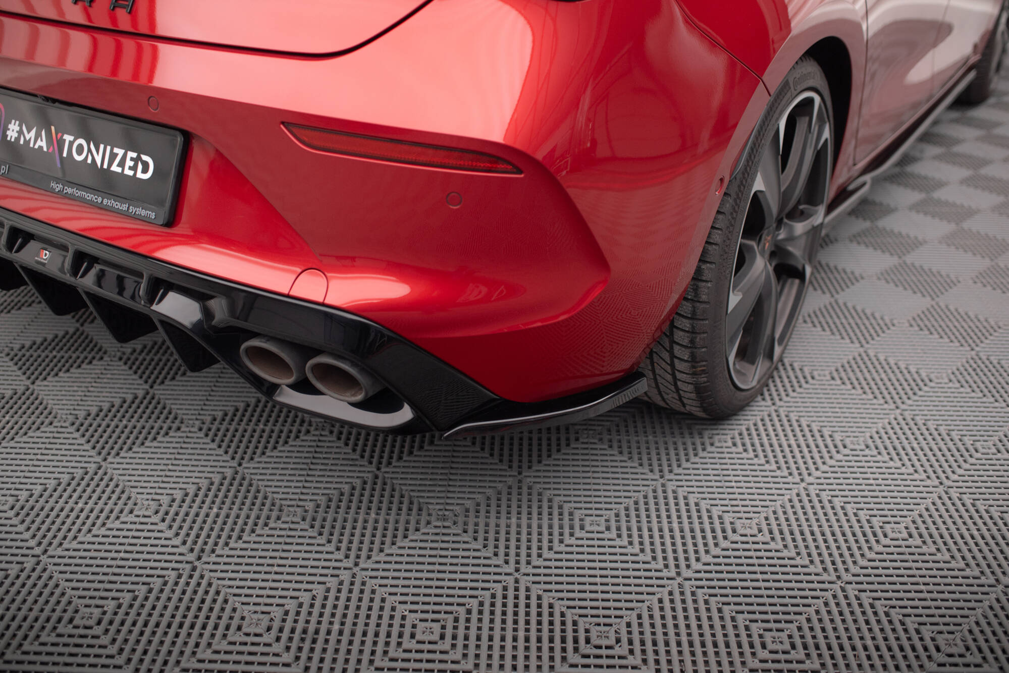 Maxton Design Heck Ansatz Flaps Diffusor V.2 passend für Cupra Leon Hatchback Mk1 schwarz Hochglanz