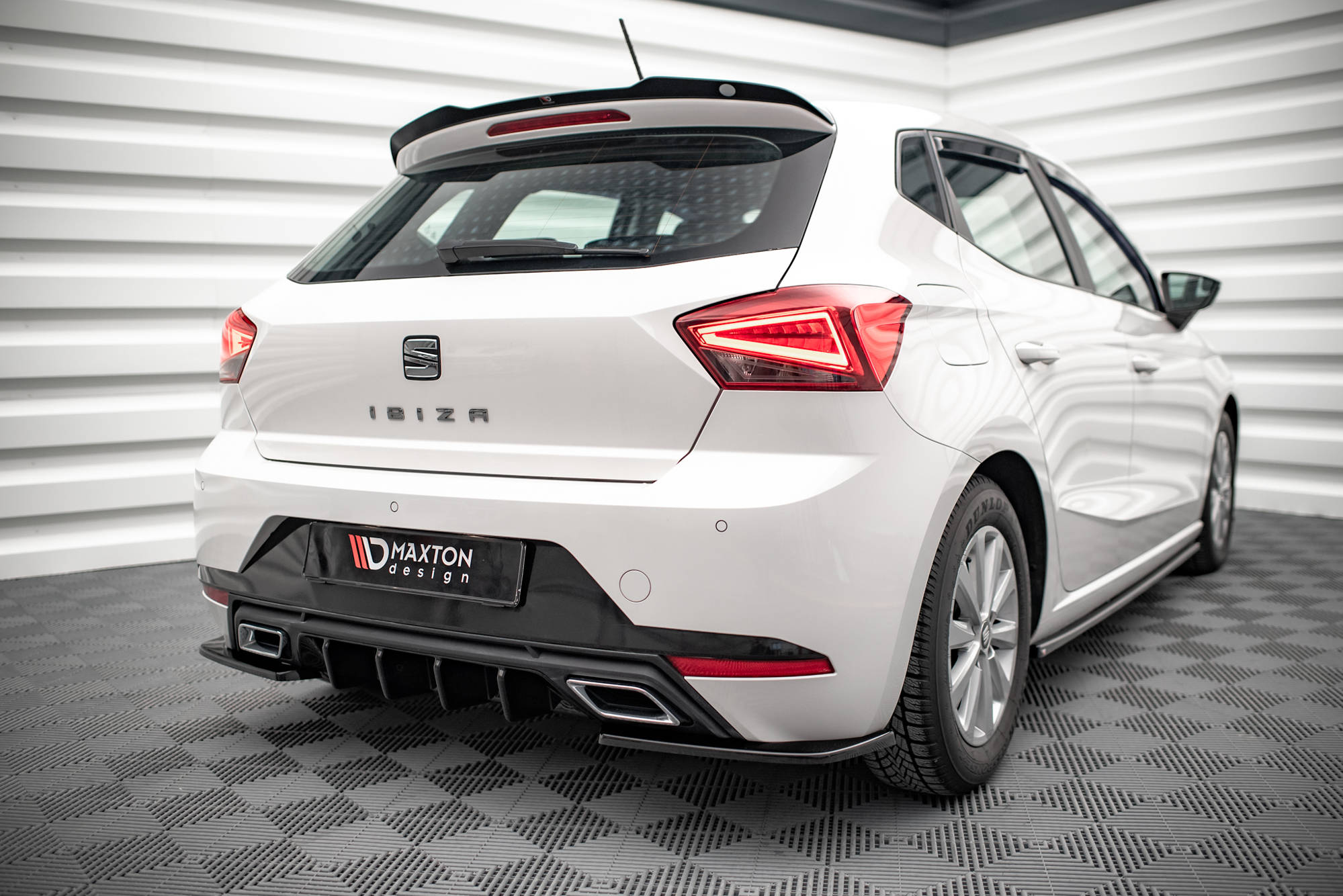Maxton Design Spoiler CAP passend für Seat Ibiza FR/ Standard Mk5 schwarz Hochglanz