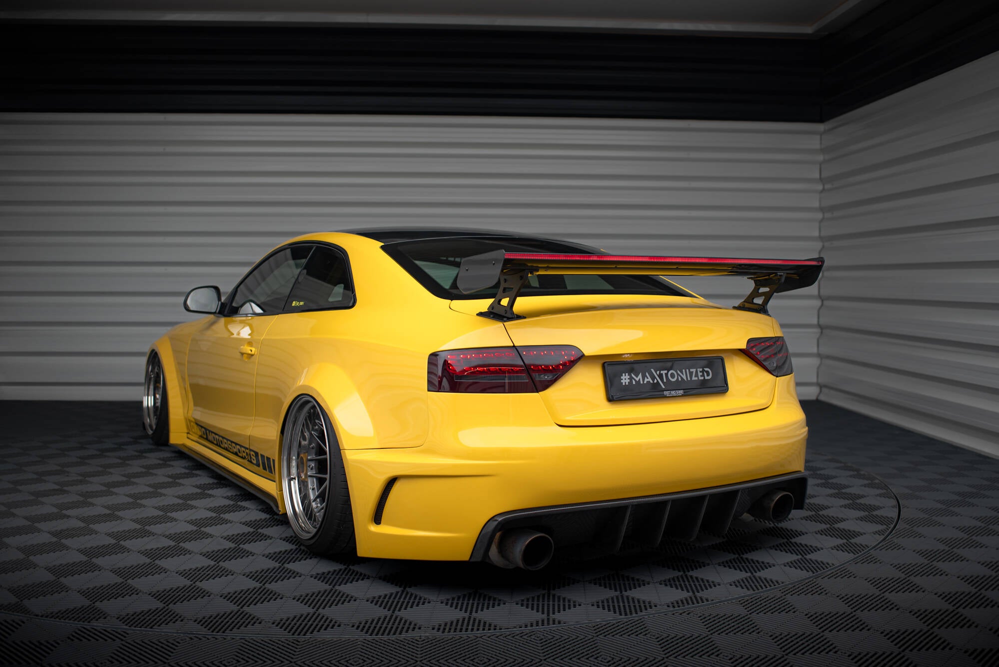 Maxton Design Carbon Spoiler With External Brackets Uprights + LED Audi A5 Coupe 8T für Audi A5 / S5 / RS5