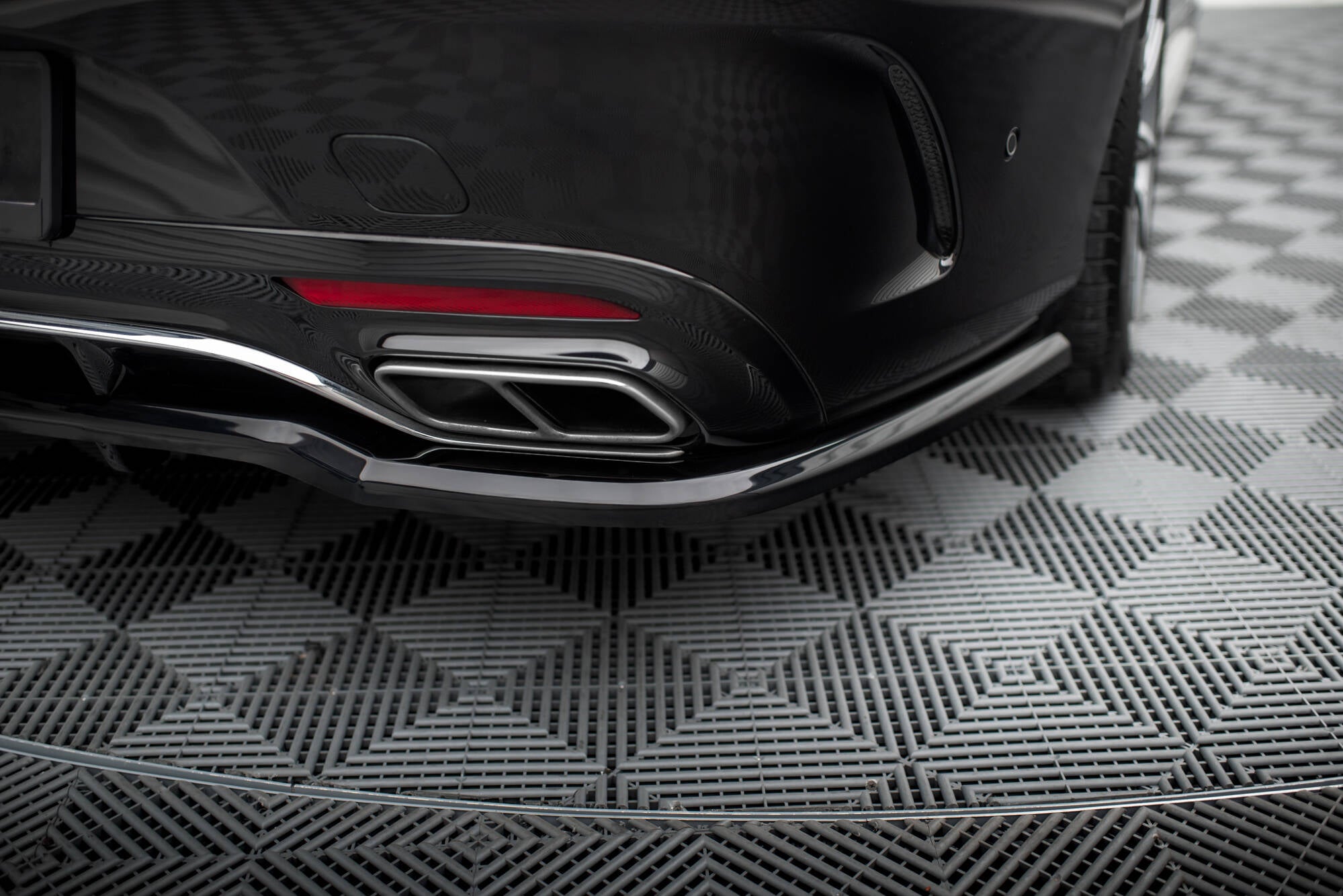 Maxton Design Street+ Mittlerer Diffusor RACE passend für Mercedes-Benz S Coupe AMG-Line C217 Facelift schwarz Hochglanz