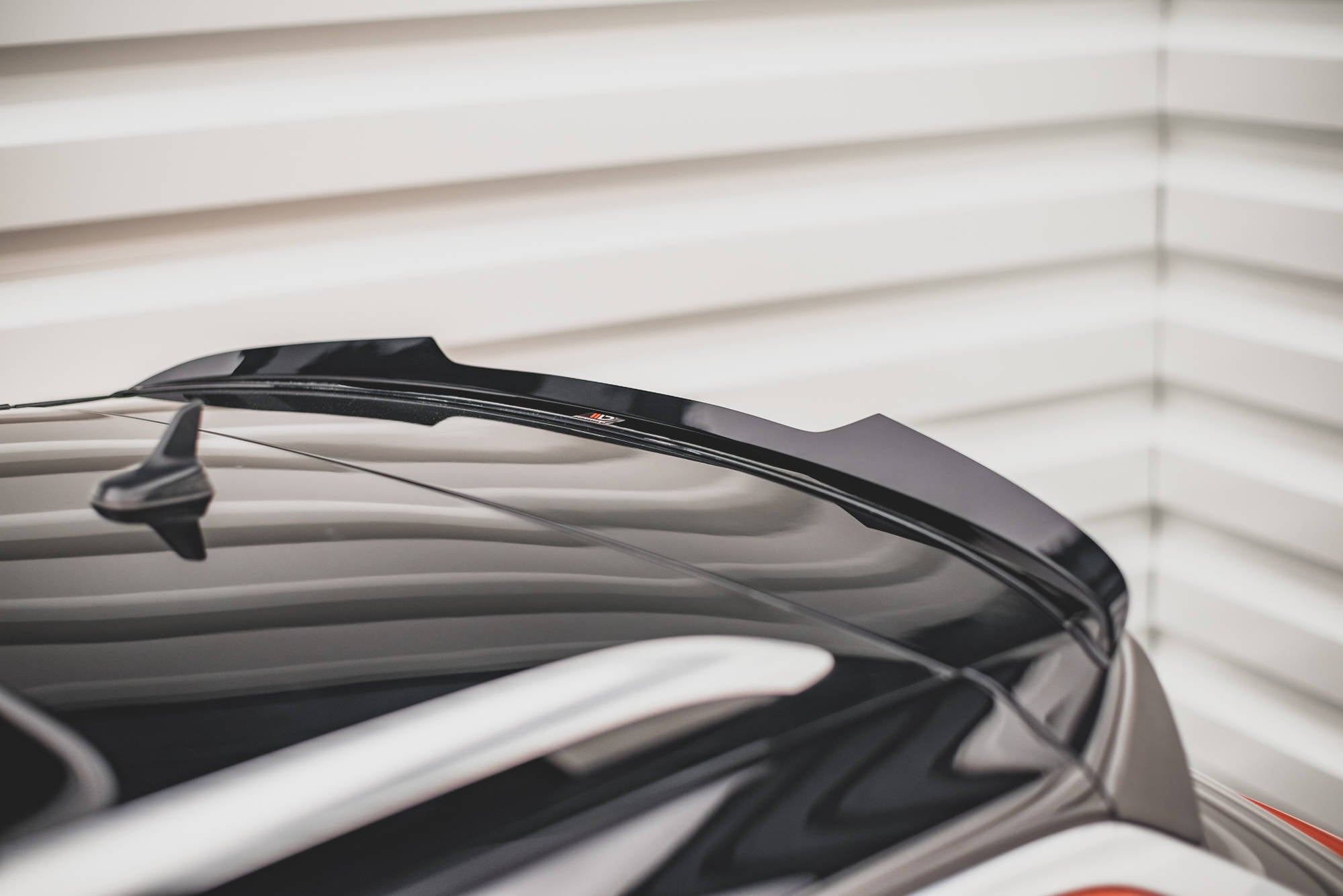 Maxton Design Spoiler CAP passend für VW T-Roc Mk1 schwarz Hochglanz