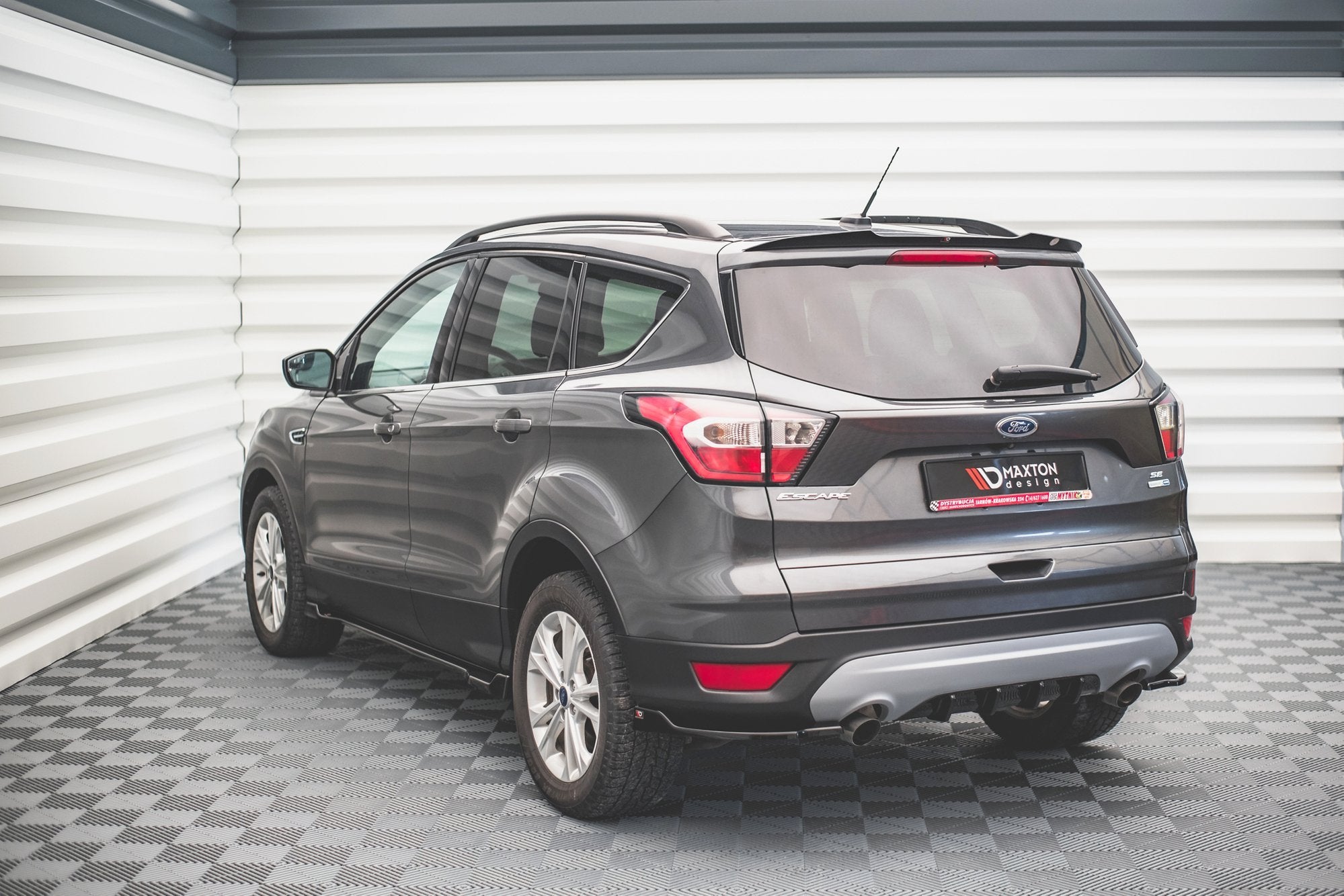 Maxton Design Heck Ansatz Flaps Diffusor passend für Ford Escape Mk3 schwarz Hochglanz