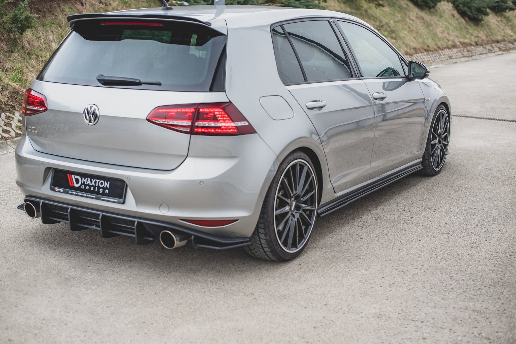 Maxton Design Racing Seitenschweller Ansatz VW Golf 7 GTI für Volkswagen Golf Mk7