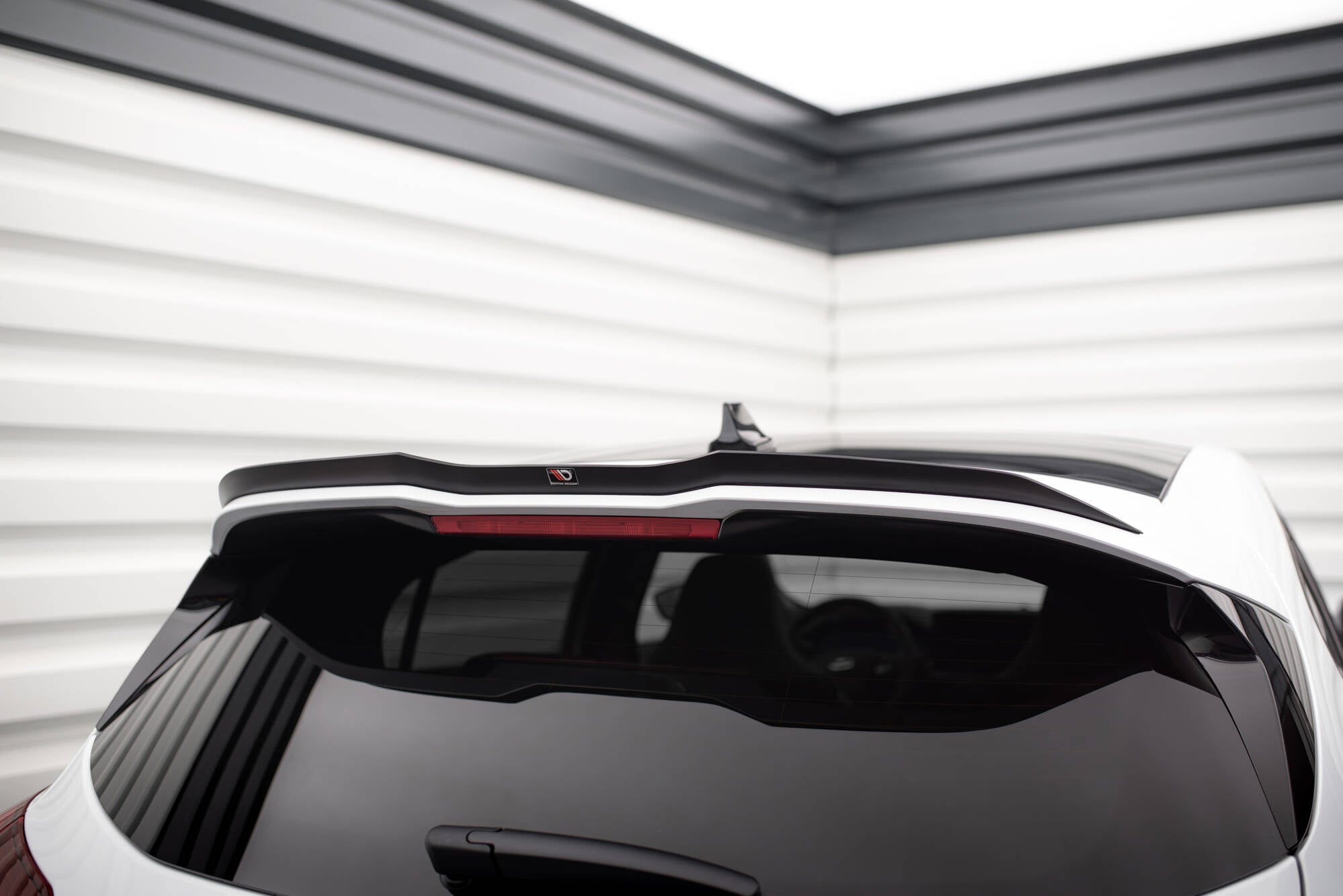 Maxton Design Spoiler CAP V.1 passend für Ford Focus Hatchback ST Mk4 schwarz Hochglanz