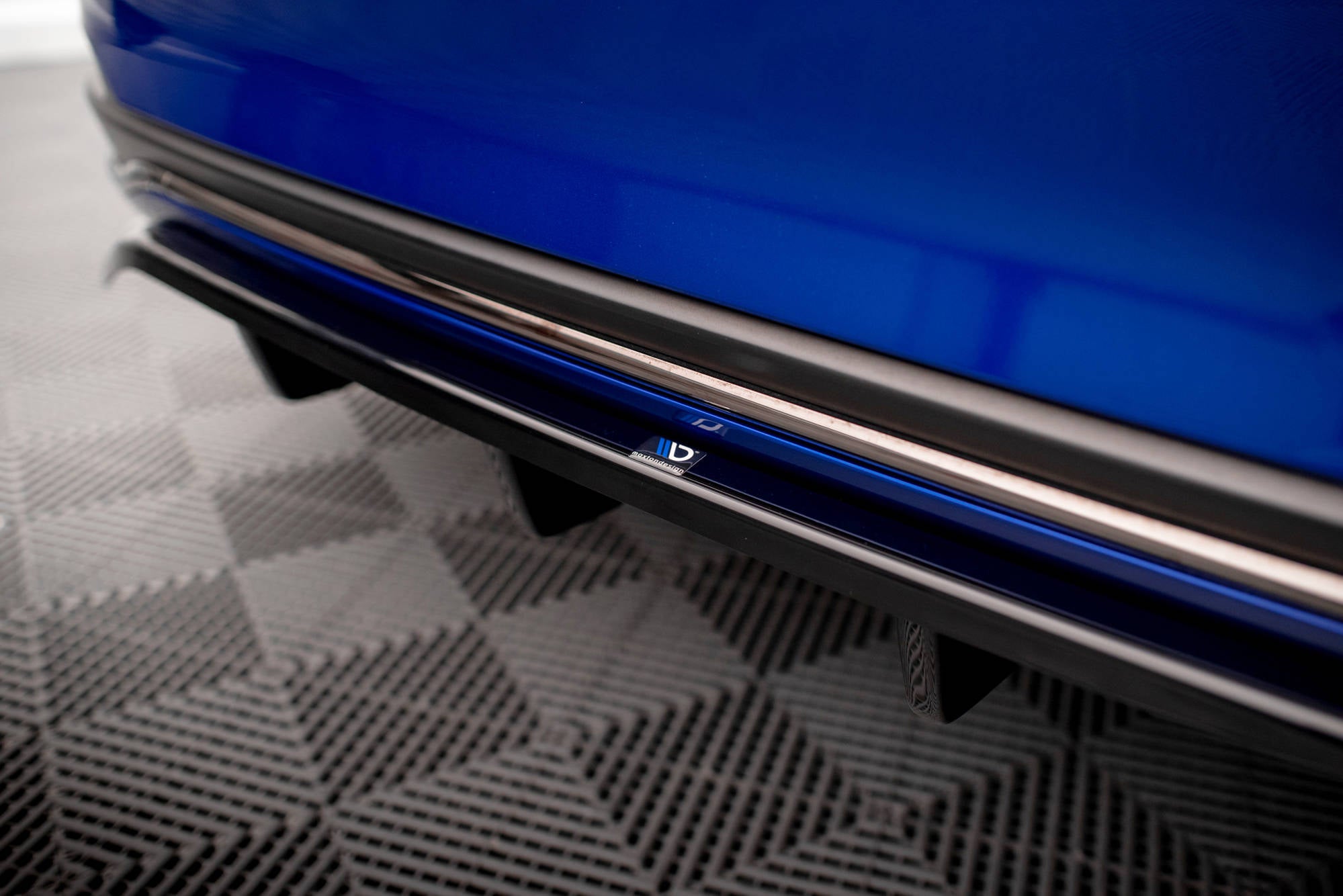 Maxton Design Street+ Mittlerer Diffusor RACE passend für Lexus ES F Sport Mk7 schwarz Hochglanz