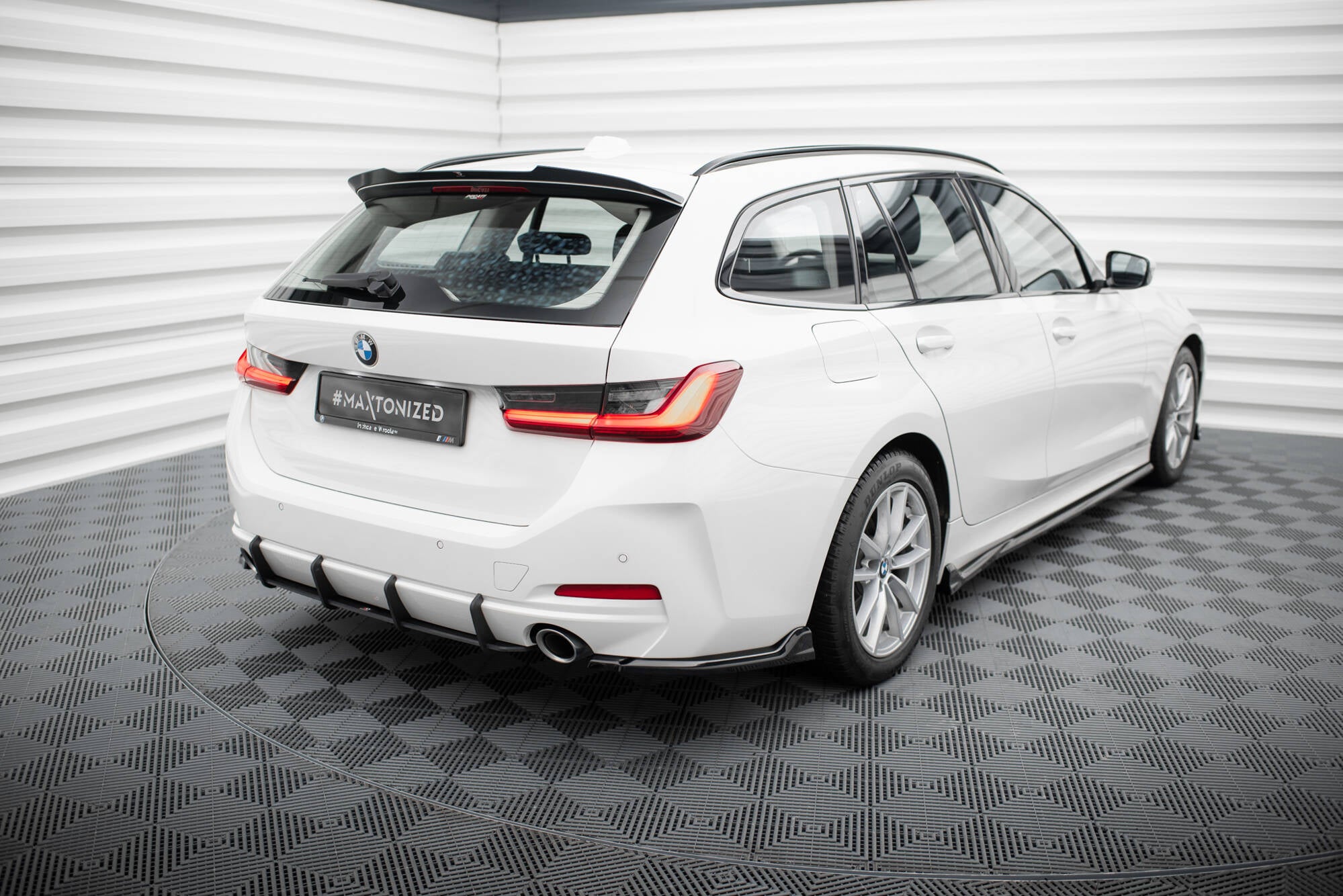 Maxton Design Heck Ansatz Flaps Diffusor passend für BMW 3er Limousine / Touring G20 / G21 Facelift schwarz Hochglanz