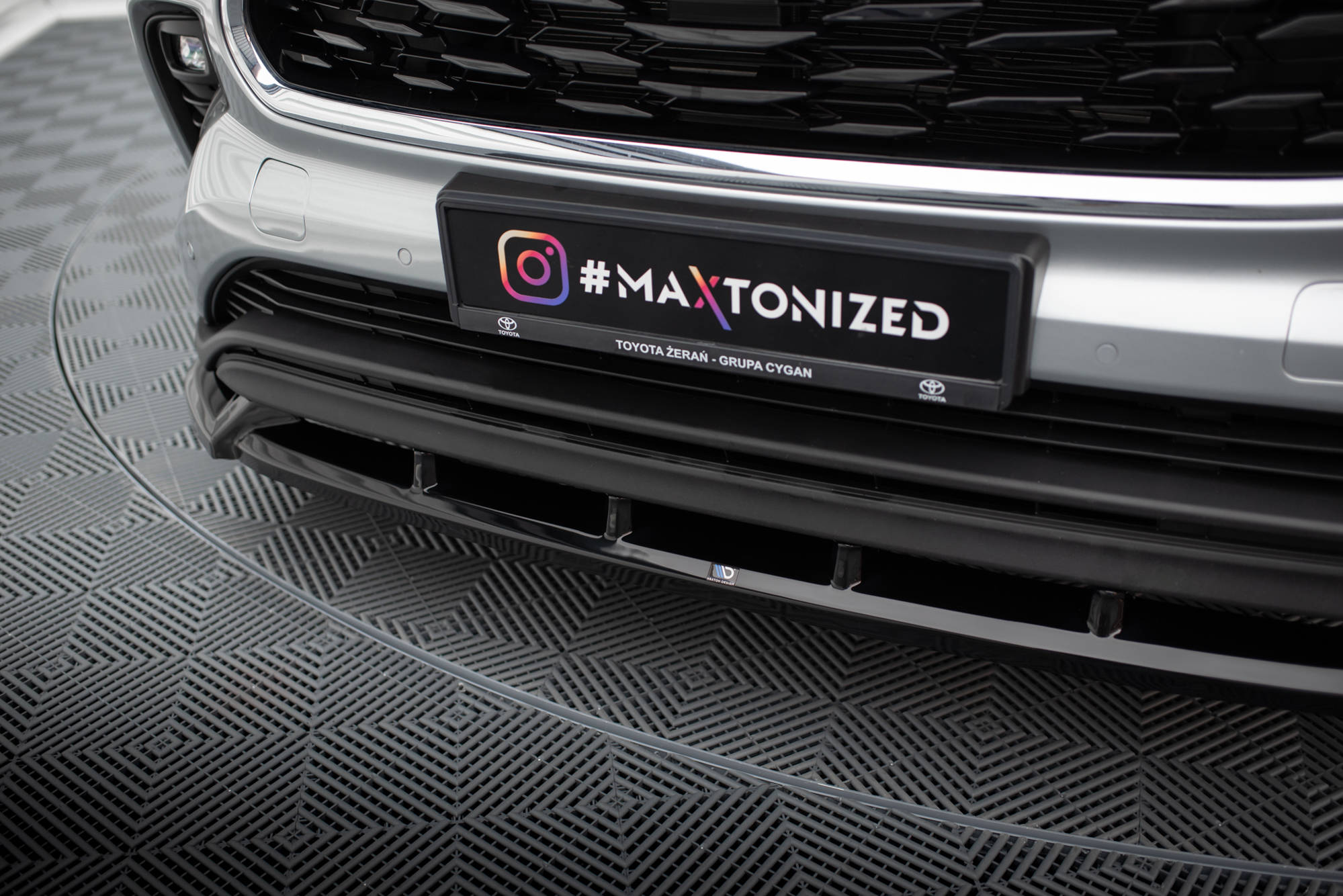 Maxton Design Street+ Spoilerlippe Front Ansatz V.1 passend für Toyota Highlander Mk4 schwarz Hochglanz