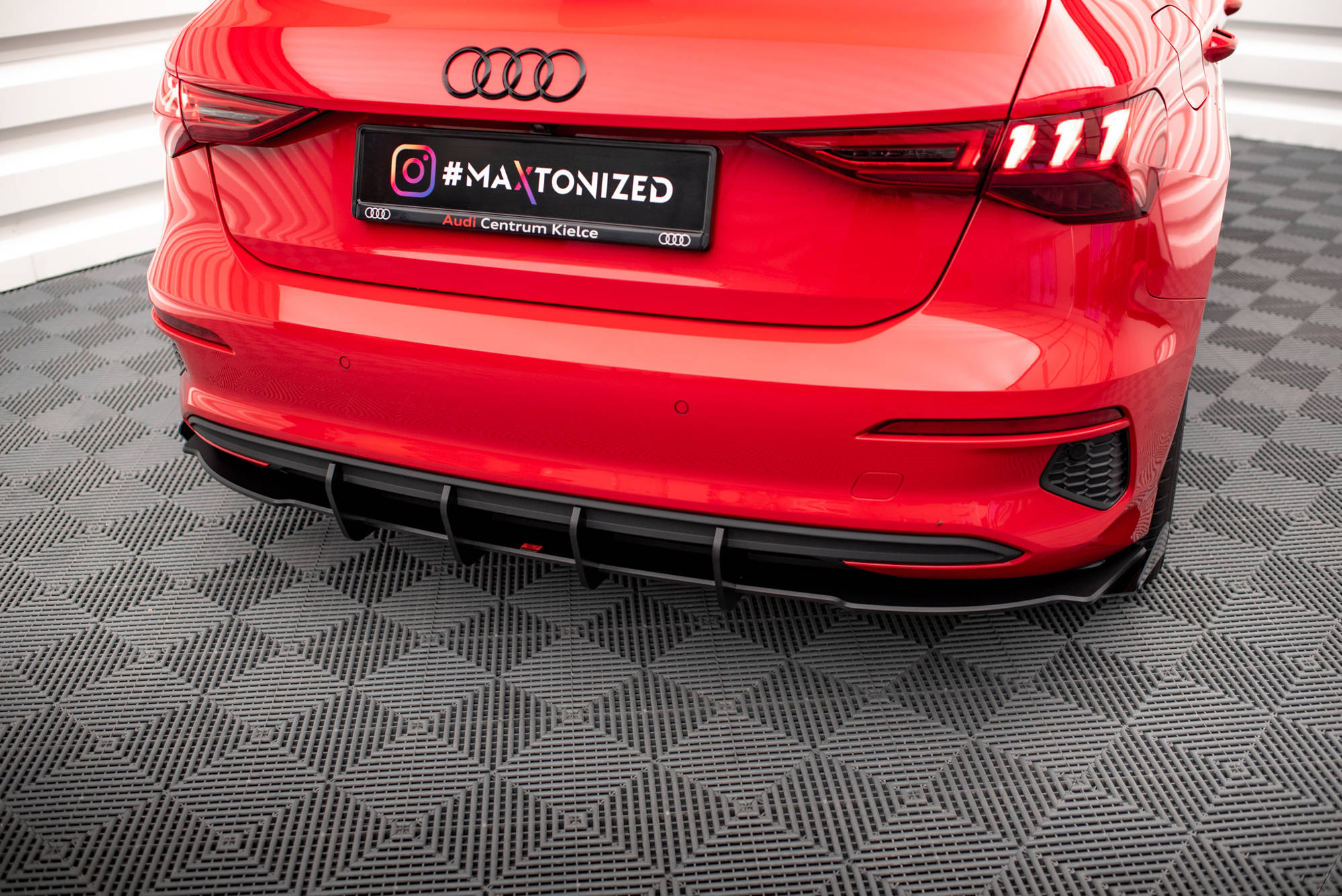 Maxton Design Robuste Racing Diffusor Heck Ansatz + Flaps passend für Audi A3 Sportback 8Y schwarz Hochglanz