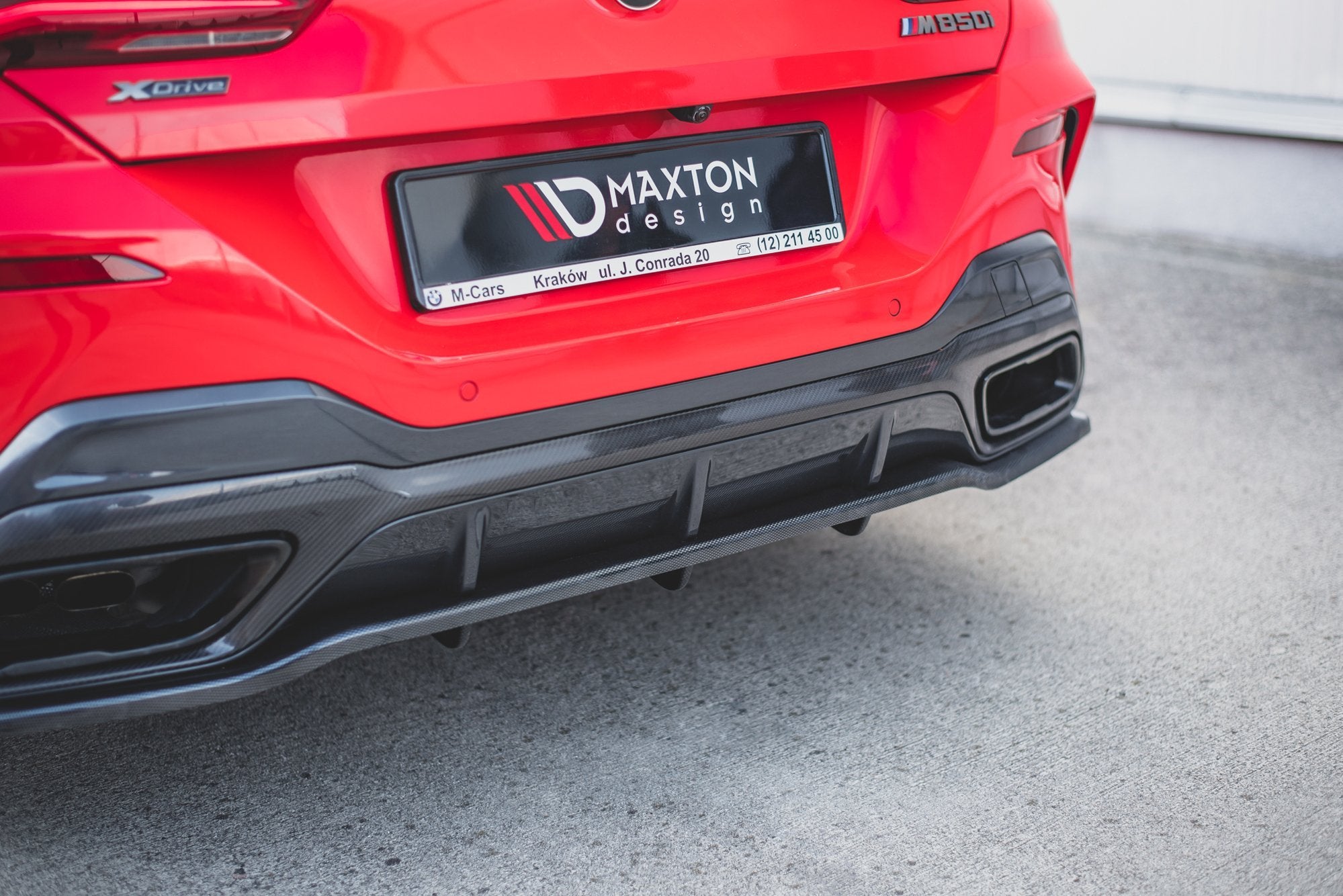 Maxton Design Street+ Mittlerer Diffusor RACE passend für BMW 8 Coupe M-Paket G15 schwarz Hochglanz