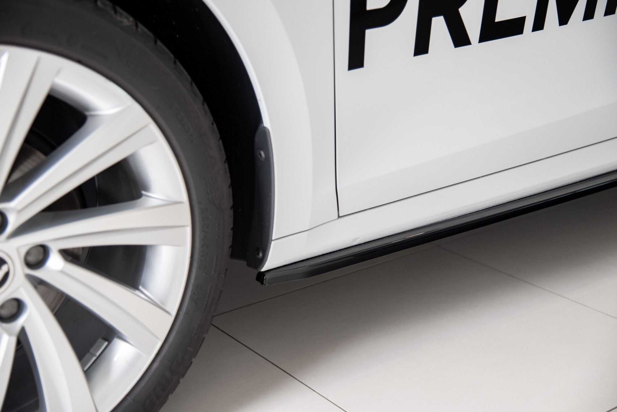 Maxton Design Street+ Seitenschweller Leisten V.2 passend für Skoda Octavia Mk4 schwarz Hochglanz