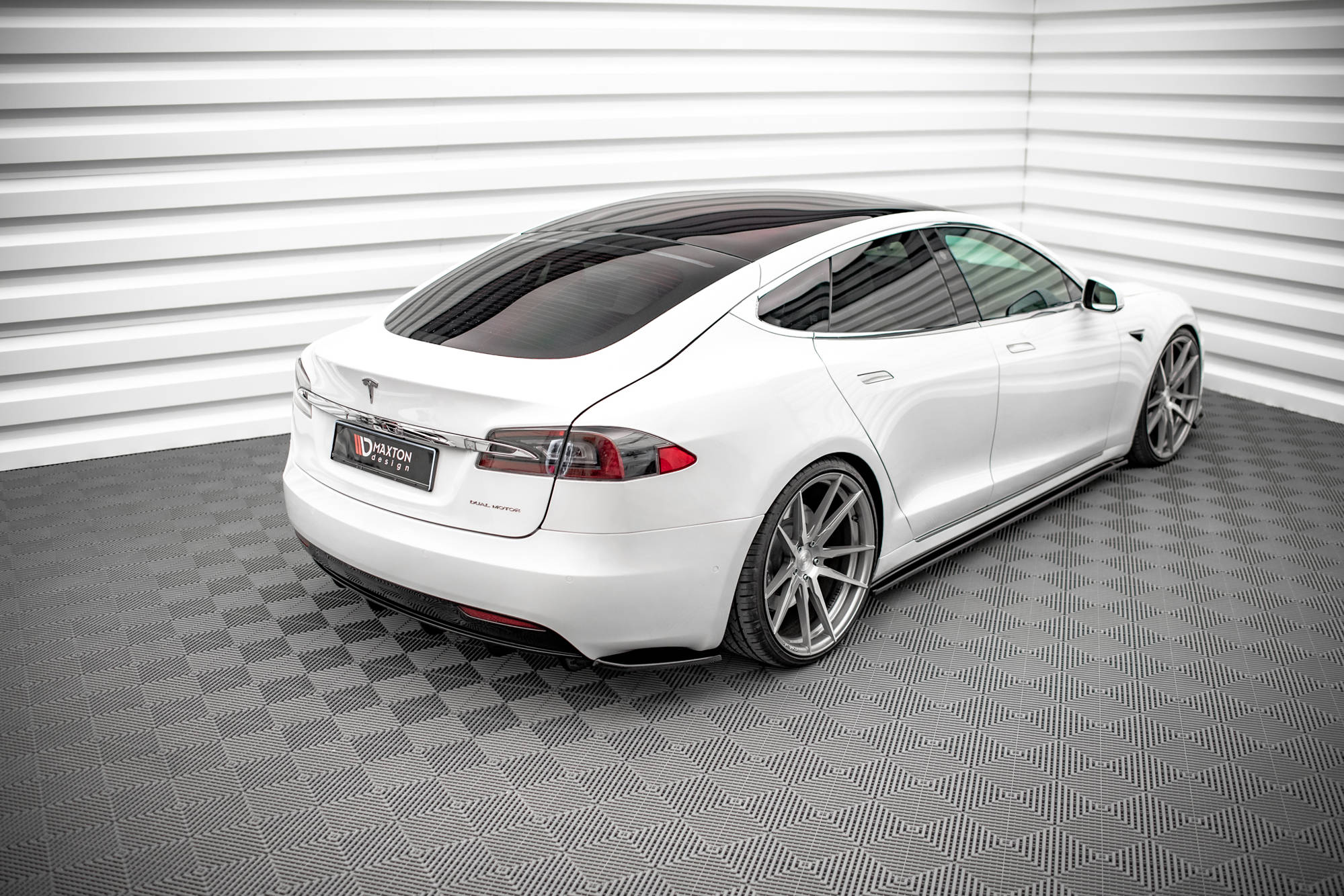Maxton Design Street+ Seitenschweller Leisten passend für Tesla Model S Facelift schwarz Hochglanz