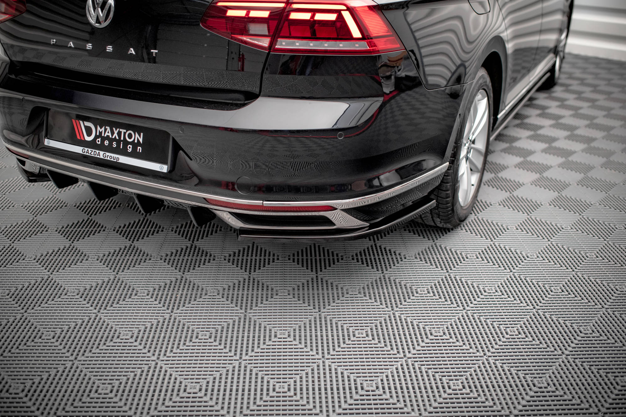 Maxton Design Heck Ansatz Flaps Diffusor passend für VW Passat B8 Facelift schwarz Hochglanz