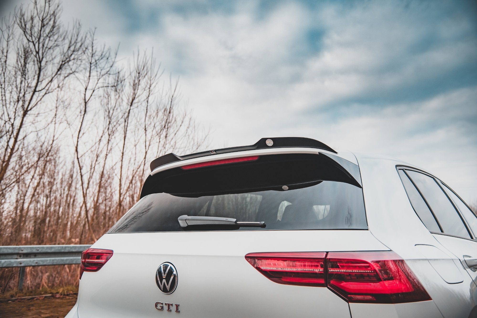 Maxton Design Spoiler CAP V.2 passend für VW Golf GTI / GTE / GTD / R-Line / R Mk8 schwarz Hochglanz
