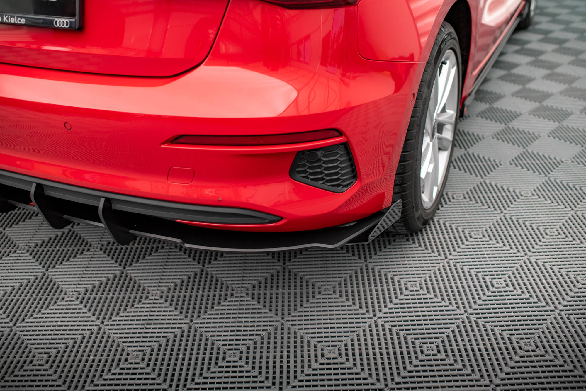 Maxton Design Robuste Racing Diffusor Heck Ansatz + Flaps passend für Audi A3 Sportback 8Y schwarz Hochglanz