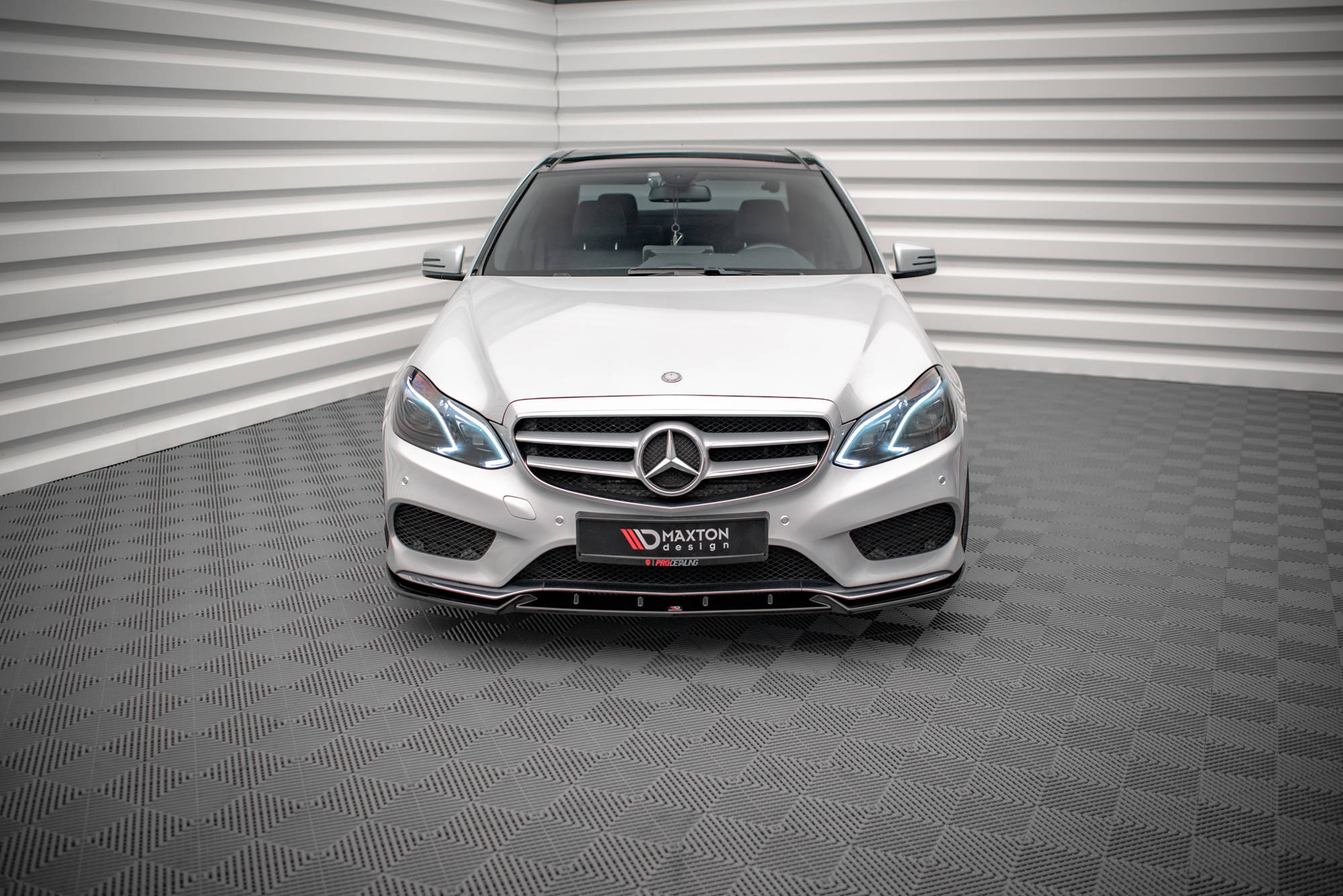 Maxton Design Street+ Spoilerlippe Front Ansatz V.2 passend für Mercedes-Benz E AMG-Line Limousine W212 Facelift schwarz Hochglanz