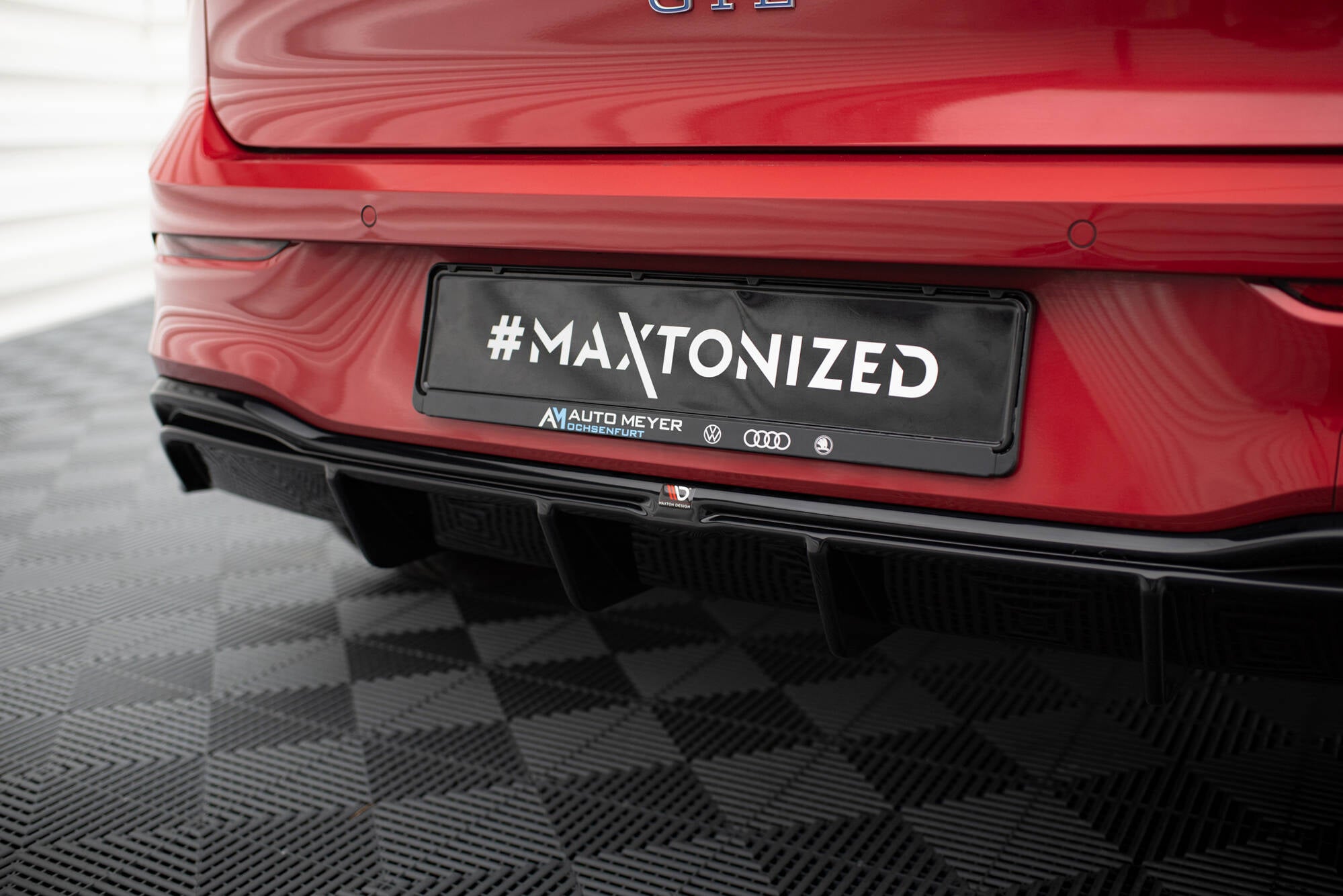 Maxton Design Diffusor Heck Ansatz passend für VW Golf GTE / R-Line Mk8 / Mk8 Facelift schwarz Hochglanz
