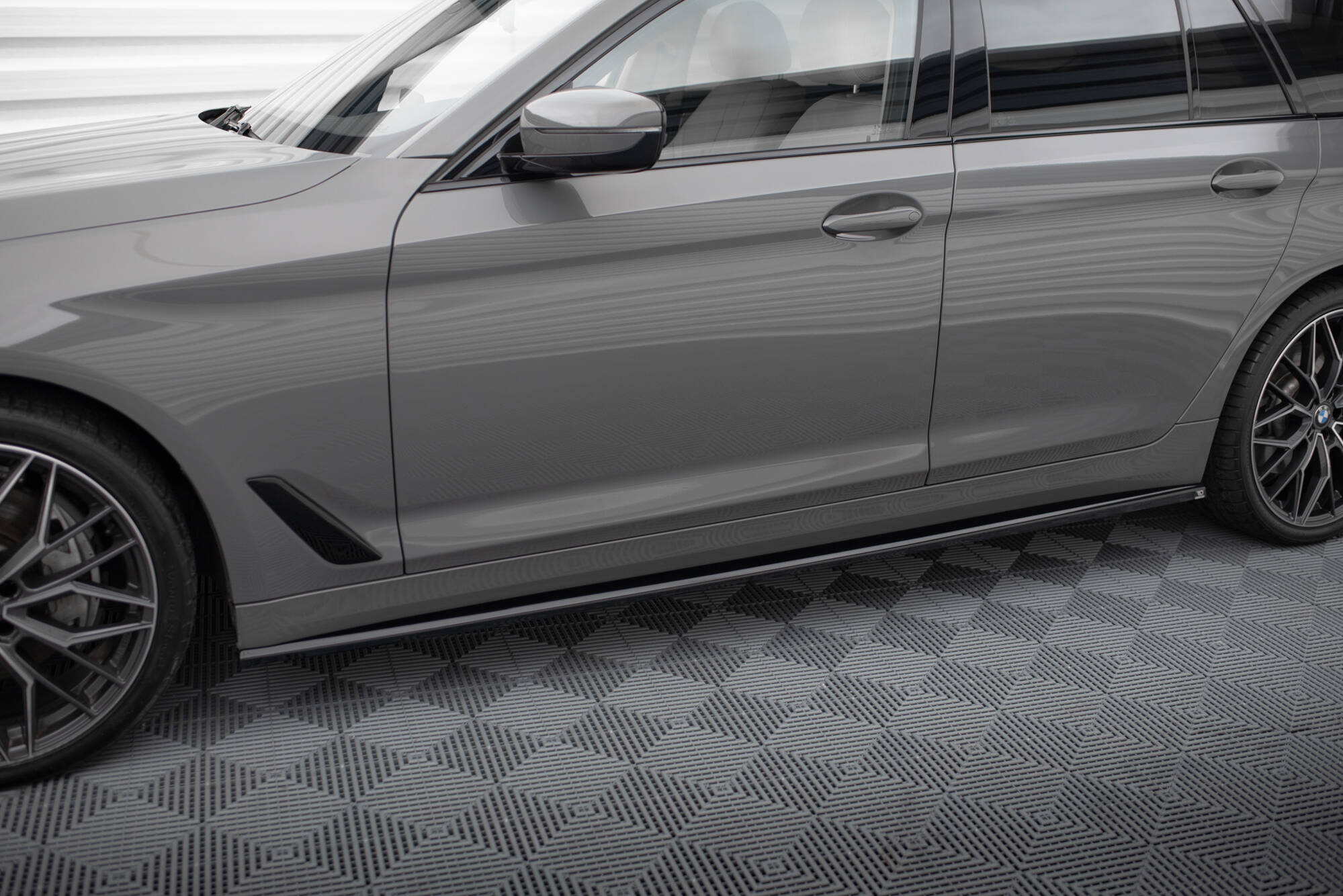 Maxton Design Street+ Seitenschweller Leisten passend für BMW 5er G30 / G31 Facelift schwarz Hochglanz