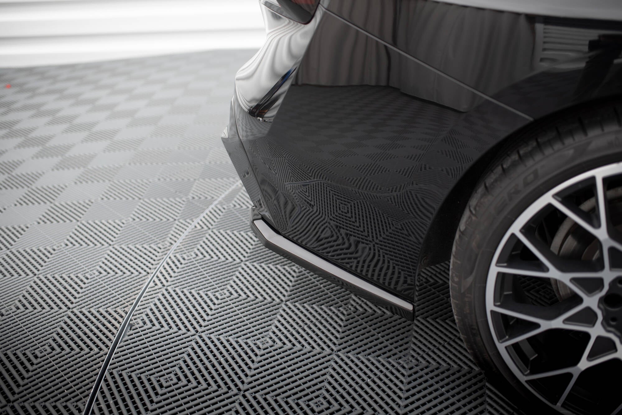 Maxton Design Heck Ansatz Flaps Diffusor V.3 passend für BMW 2 G42 schwarz Hochglanz