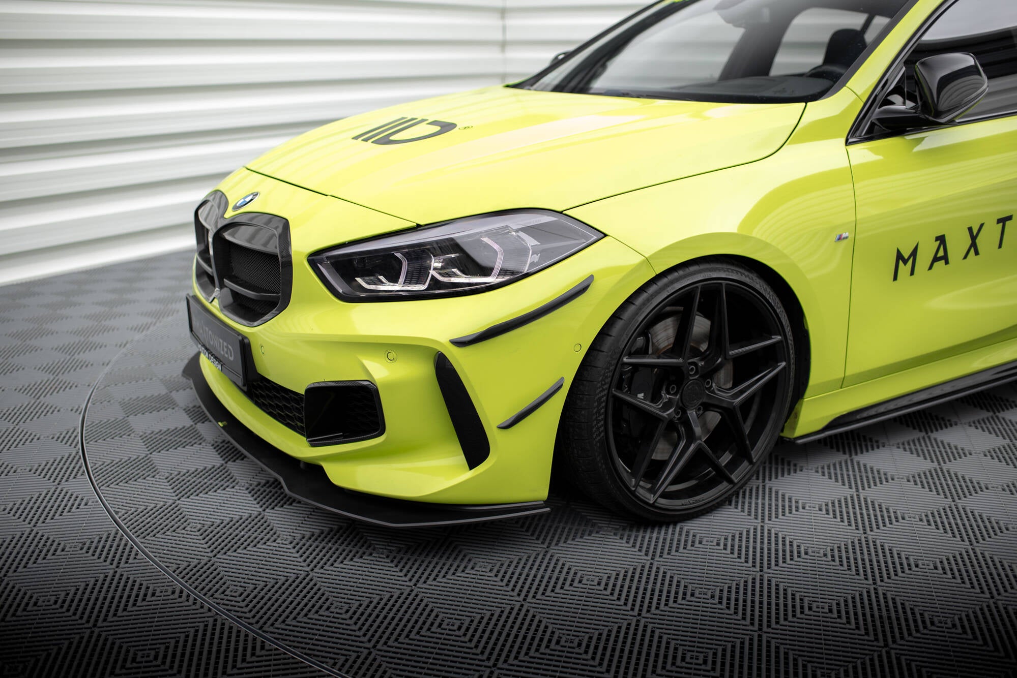 Maxton Design Stoßstangen Flaps Wings vorne Canards passend für BMW 1er M-Paket / M135i / 128ti F40