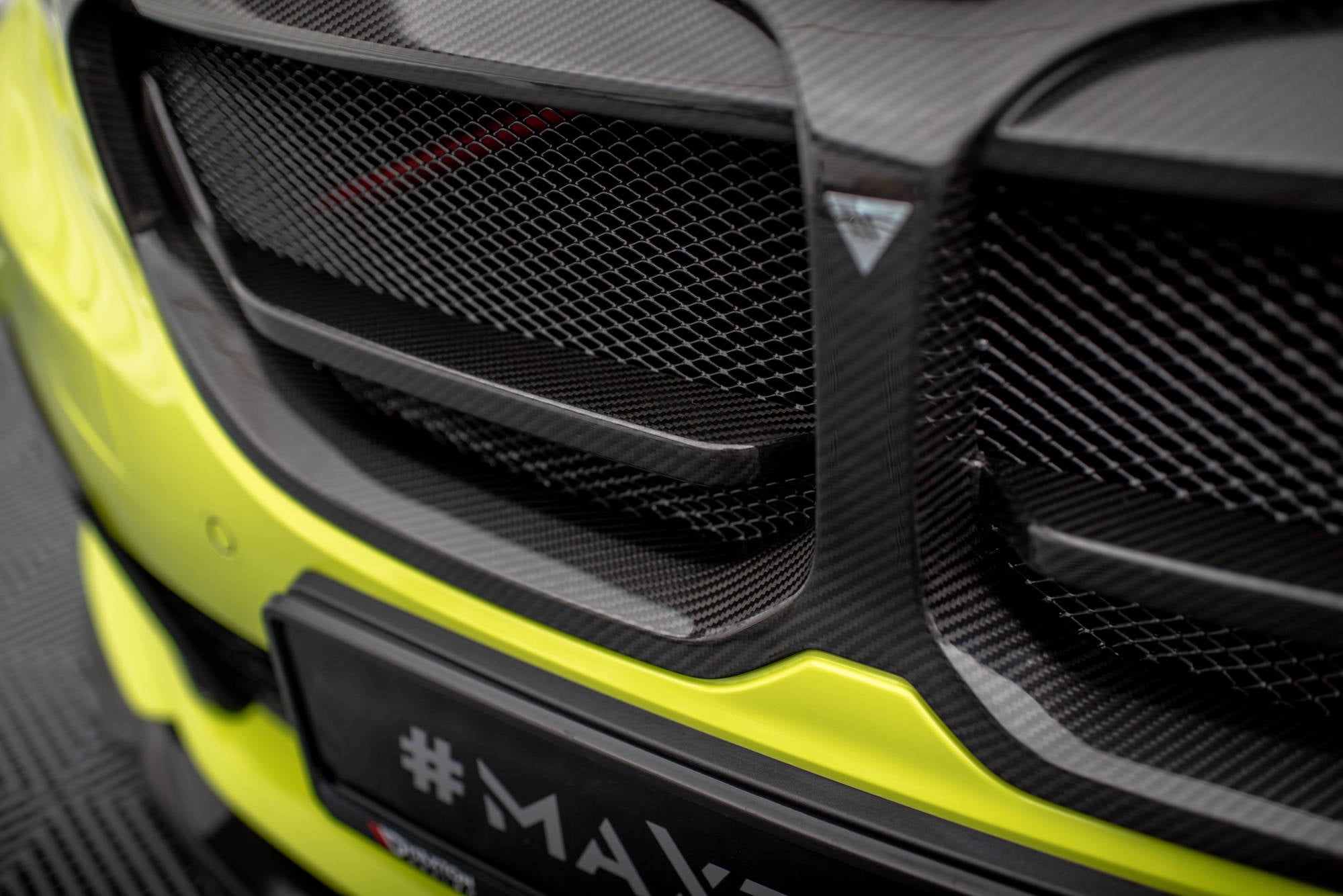 Maxton Design Prepreg Carbon Fiber Front Grill BMW 1er M-Paket/ M135i / 128ti F40 für BMW 1er F40