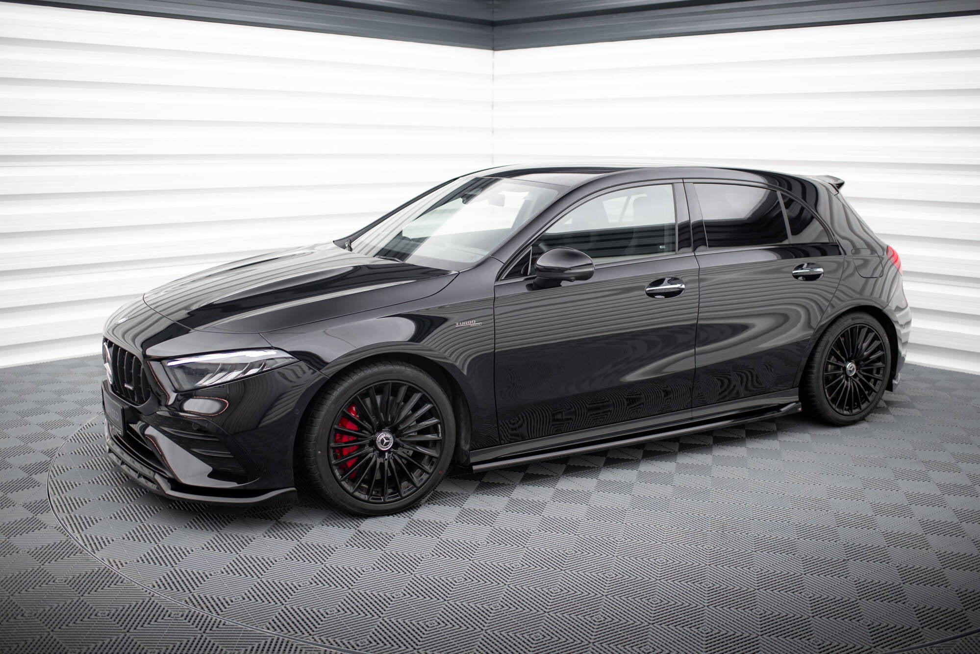Maxton Design Street+ Seitenschweller Leisten passend für Mercedes-AMG A35 / A AMG-Line W177 Facelift schwarz Hochglanz