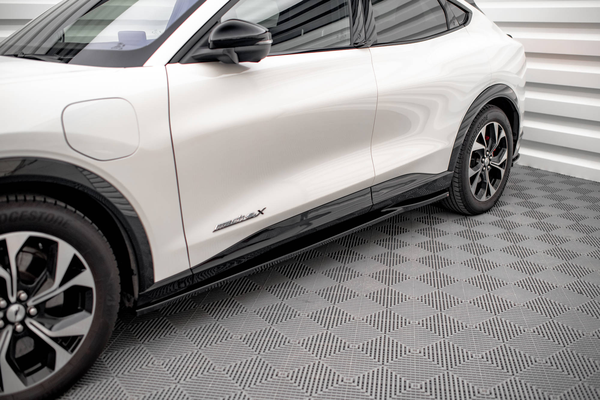 Maxton Design Street+ Seitenschweller Leisten passend für Ford Mustang Mach-E Mk1 schwarz Hochglanz