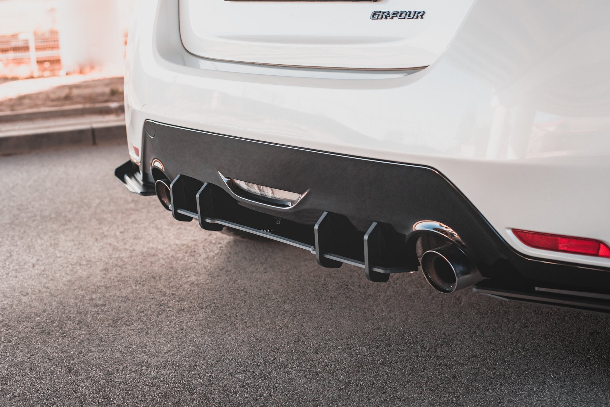 Maxton Design Robuste Racing Heckschürze passend für Toyota GR Yaris Mk4