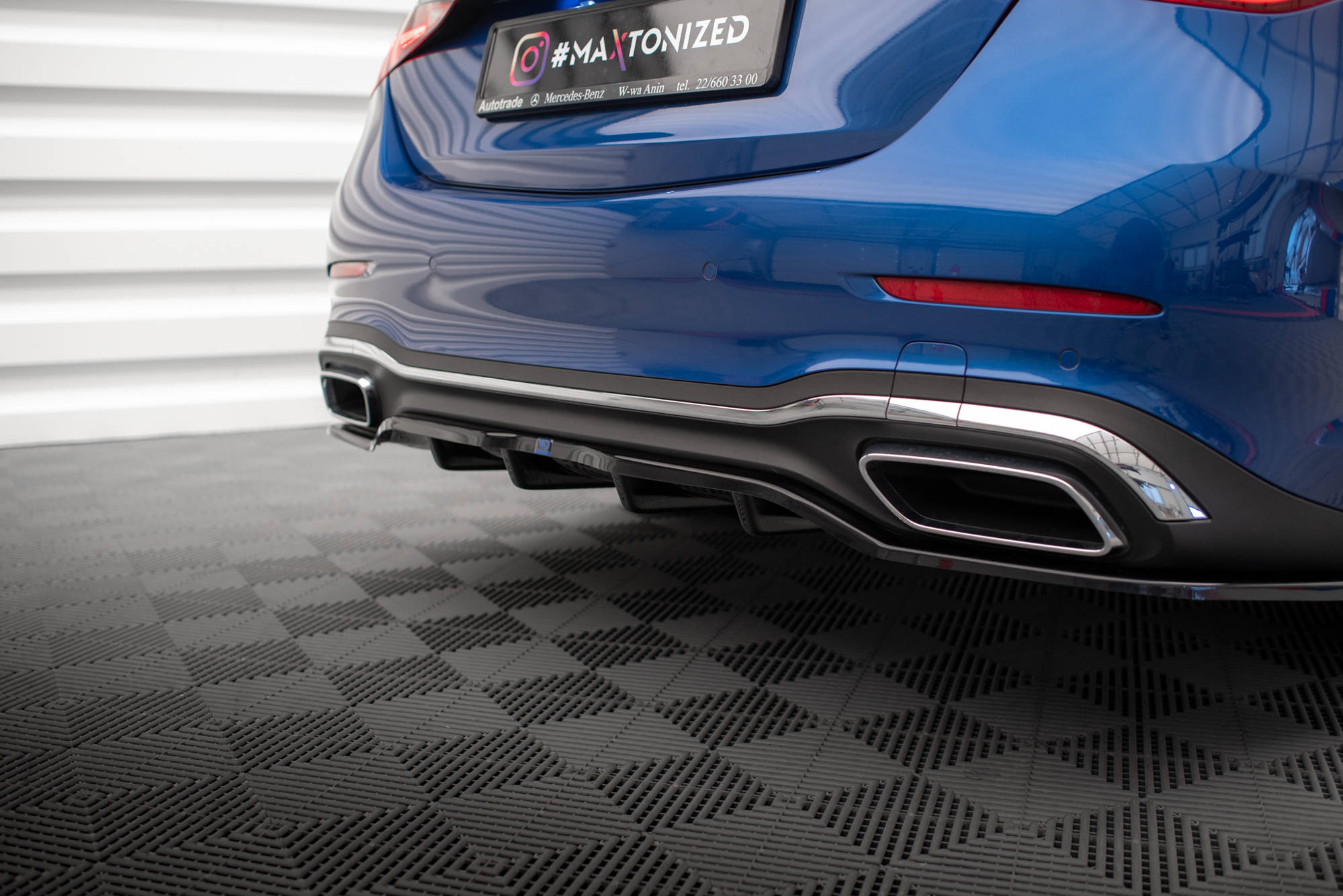 Maxton Design Street+ Mittlerer Diffusor RACE passend für Mercedes-Benz C AMG-Line W206 schwarz Hochglanz