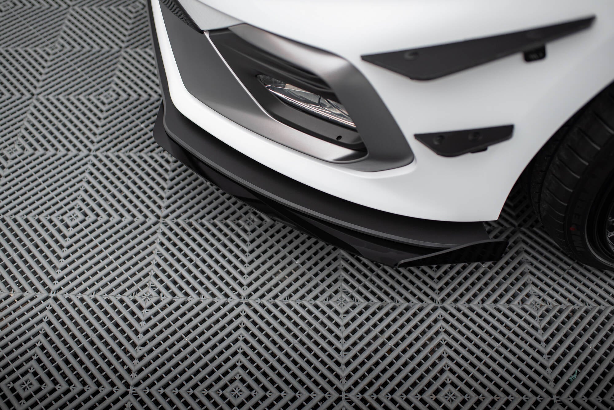 Maxton Design Street Pro Street+ Spoilerlippe Front Ansatz passend für + Front Stoßstangen Racing Flaps passend passend für Ford Fiesta Mk8 ST / ST-Line schwarz Hochglanz
