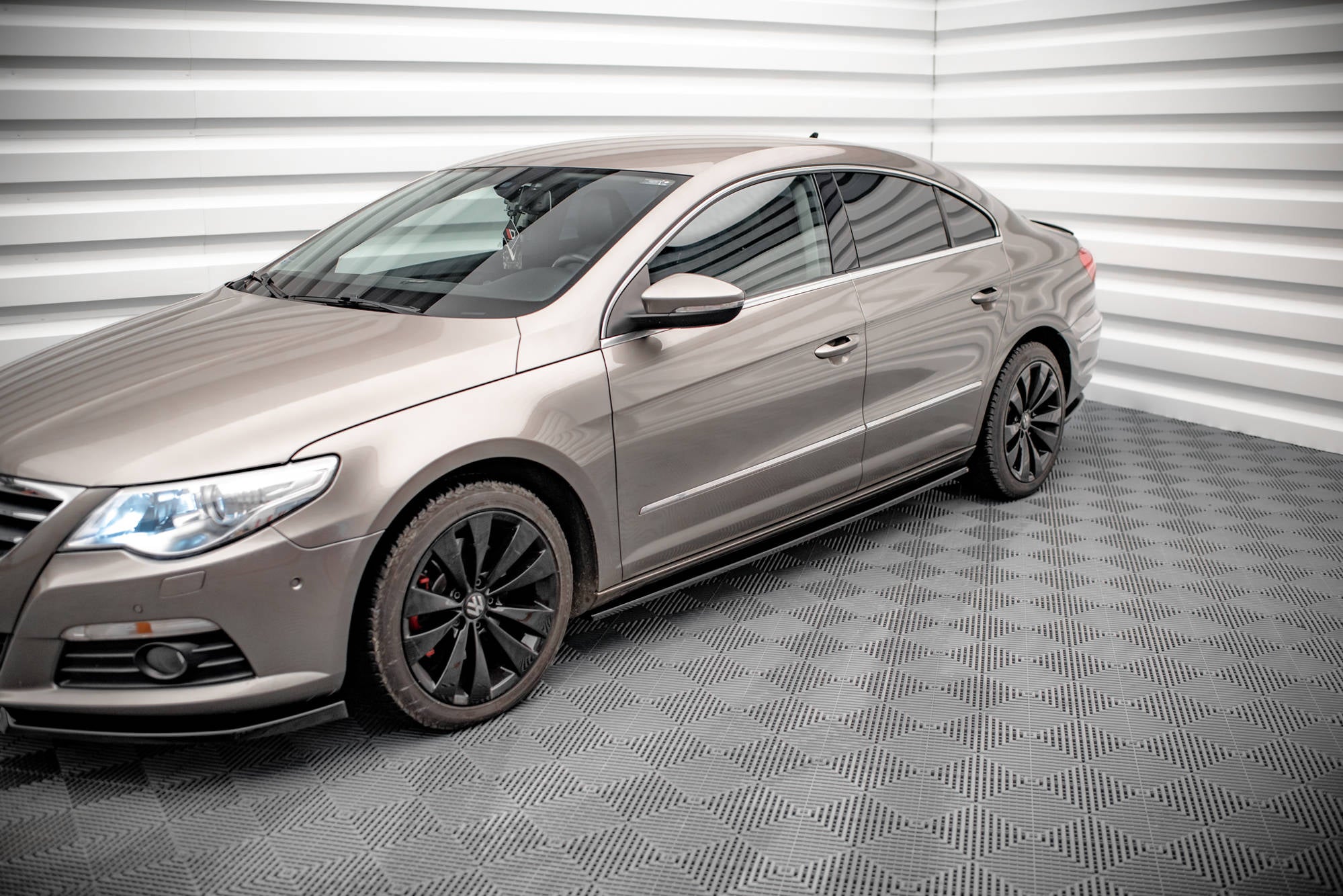 Maxton Design Street+ Seitenschweller Leisten V.2 passend für VW Passat CC schwarz Hochglanz