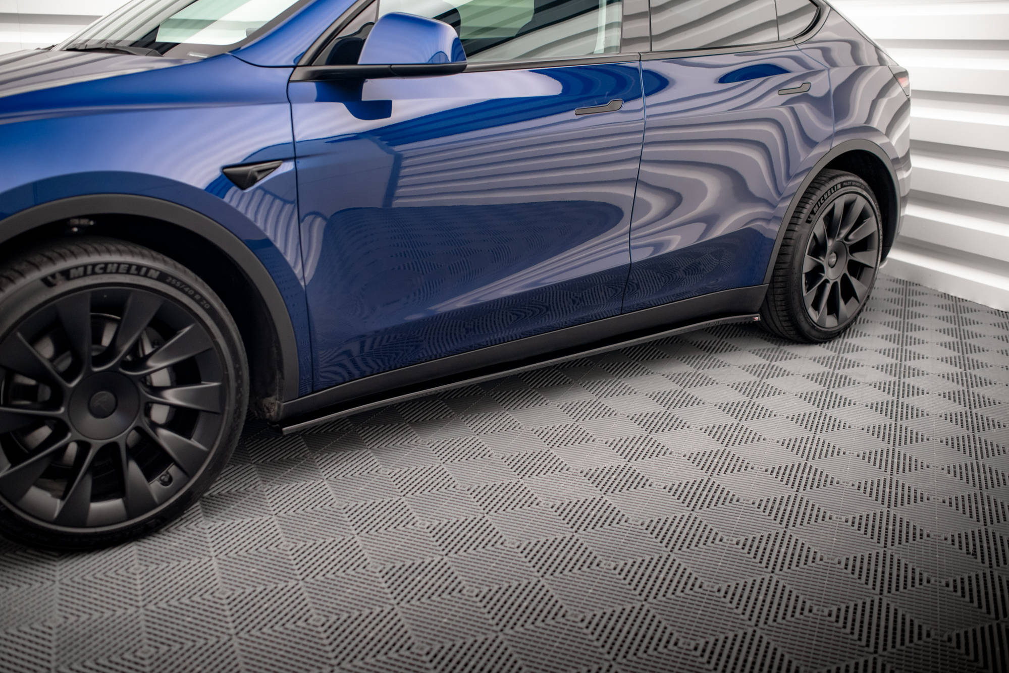 Maxton Design Street+ Seitenschweller Leisten V.2 passend für Tesla Model Y schwarz Hochglanz