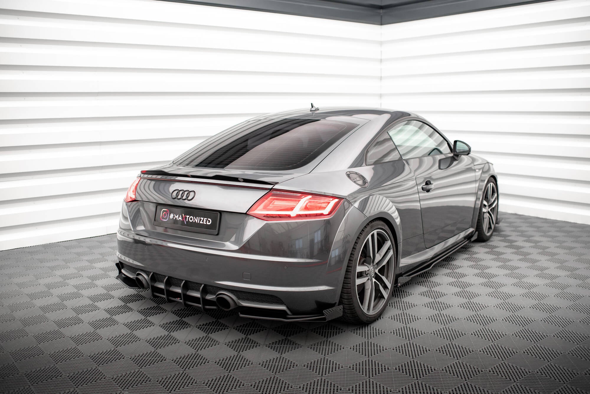Maxton Design Street Pro Heck Ansatz Flaps Diffusor + Flaps passend für Audi TT S-Line 8S schwarz Hochglanz
