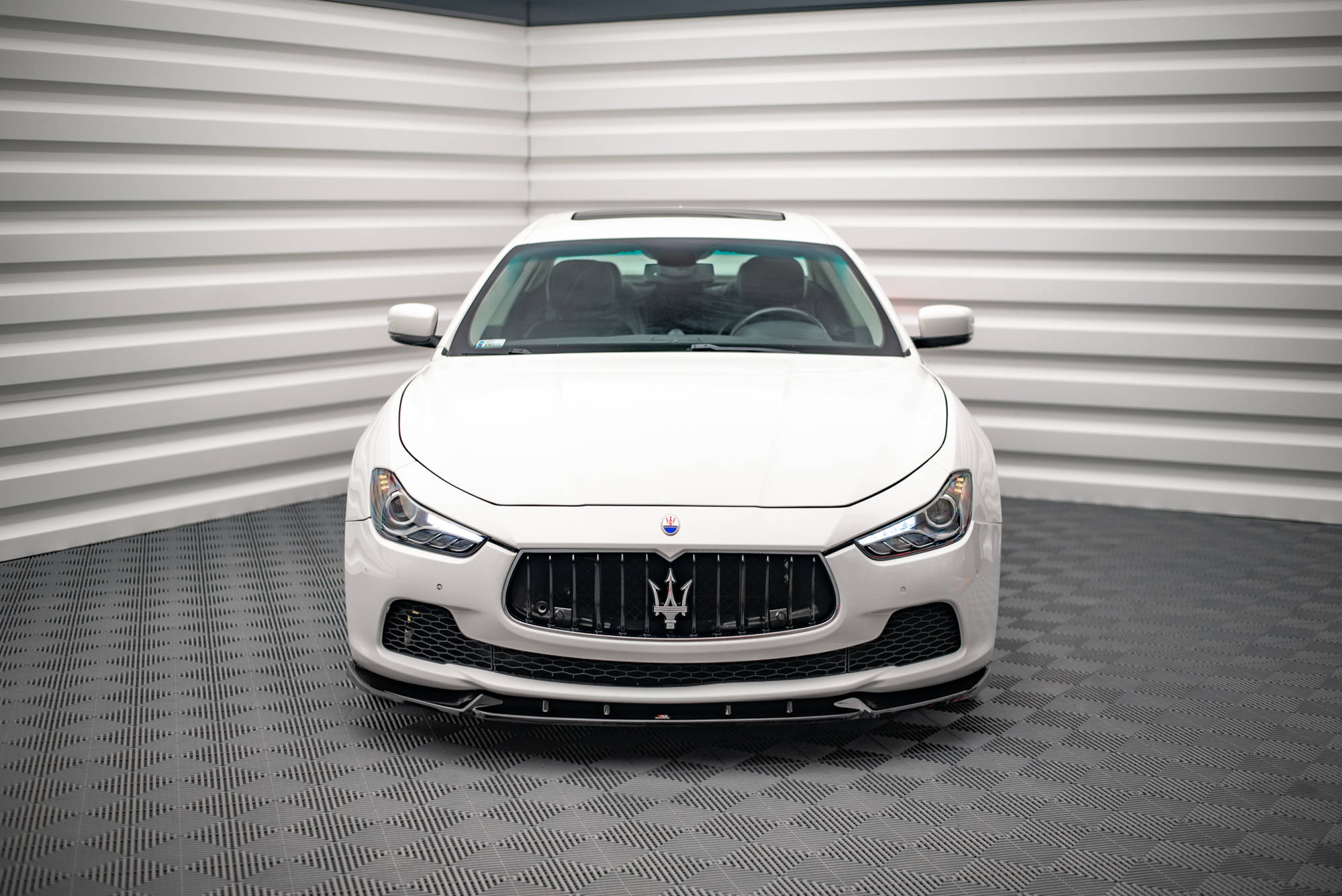 Maxton Design Street+ Spoilerlippe Front Ansatz V.2 passend für Maserati Ghibli Mk3 schwarz Hochglanz
