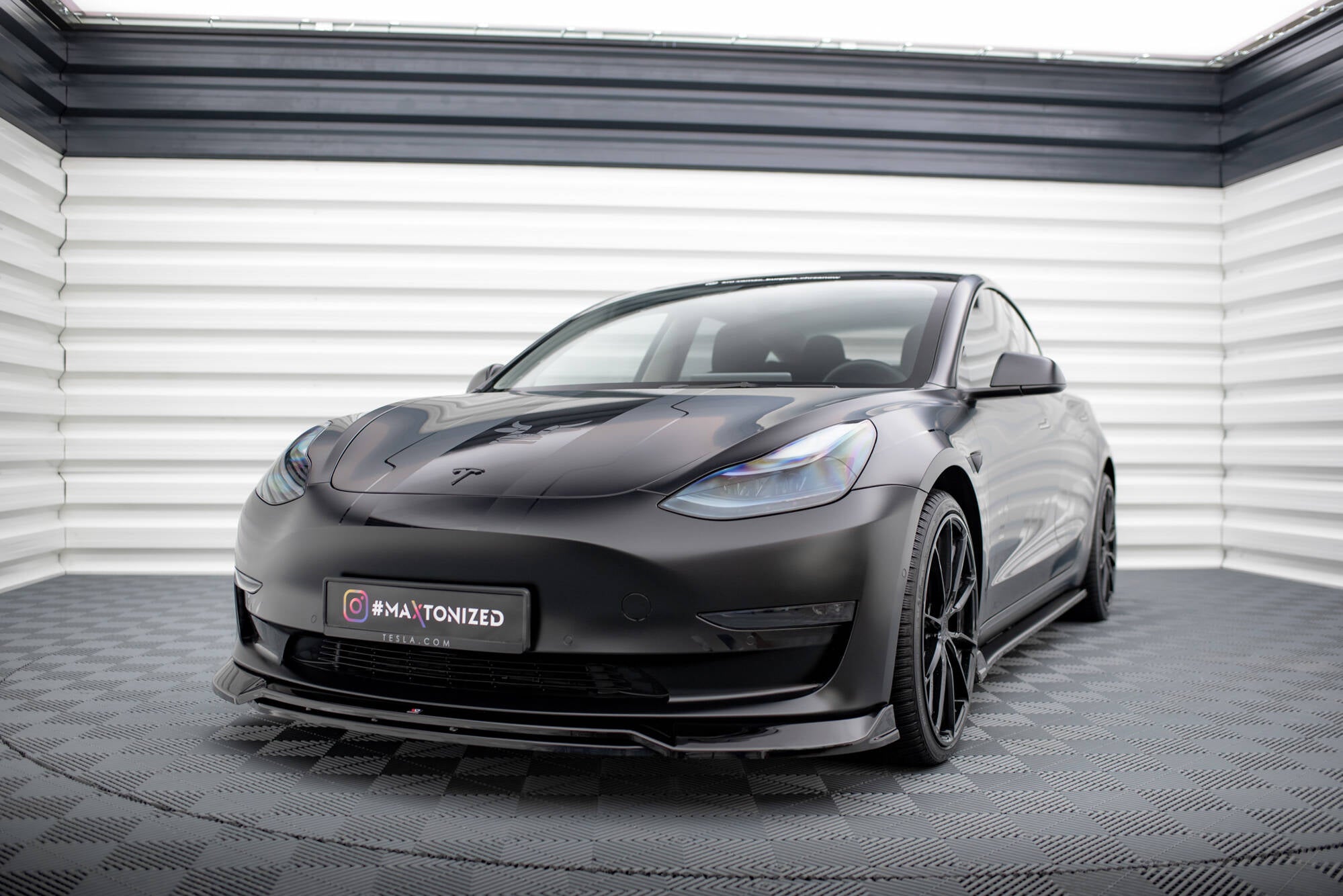 Maxton Design Street+ Spoilerlippe Front Ansatz V.3 passend für Tesla Model 3 schwarz Hochglanz