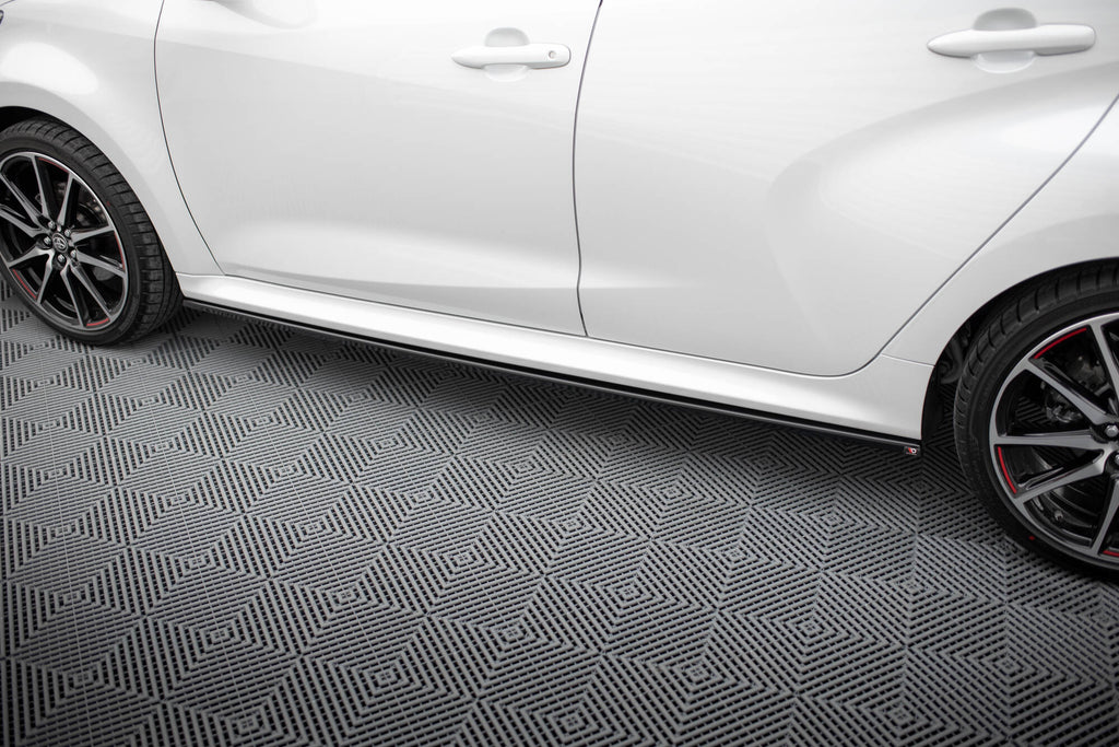 Maxton Design Street+ Seitenschweller Leisten V.2 passend für Toyota Yaris Mk4 schwarz Hochglanz